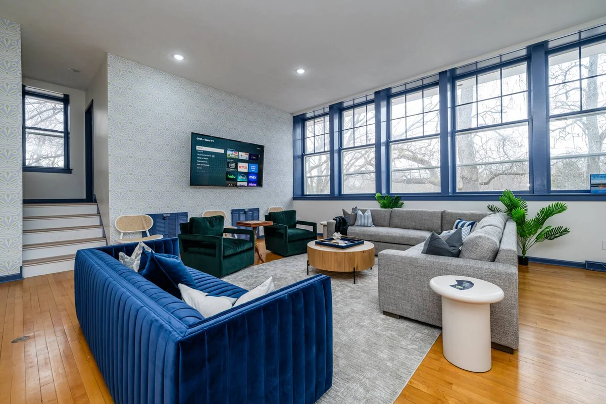 SchoolHouse now Lux BNB! Gym, Sauna, HotTub, GameRoom #19