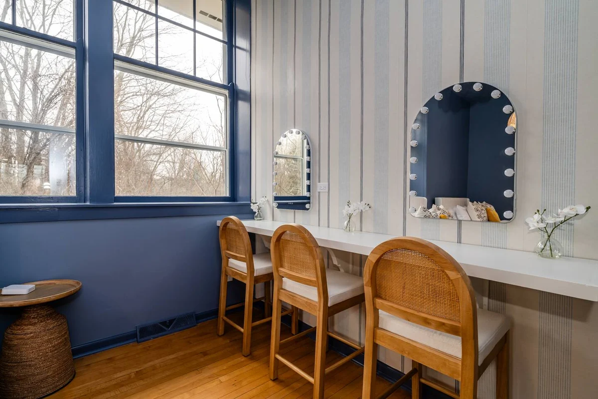 SchoolHouse now Lux BNB! Gym, Sauna, HotTub, GameRoom #108