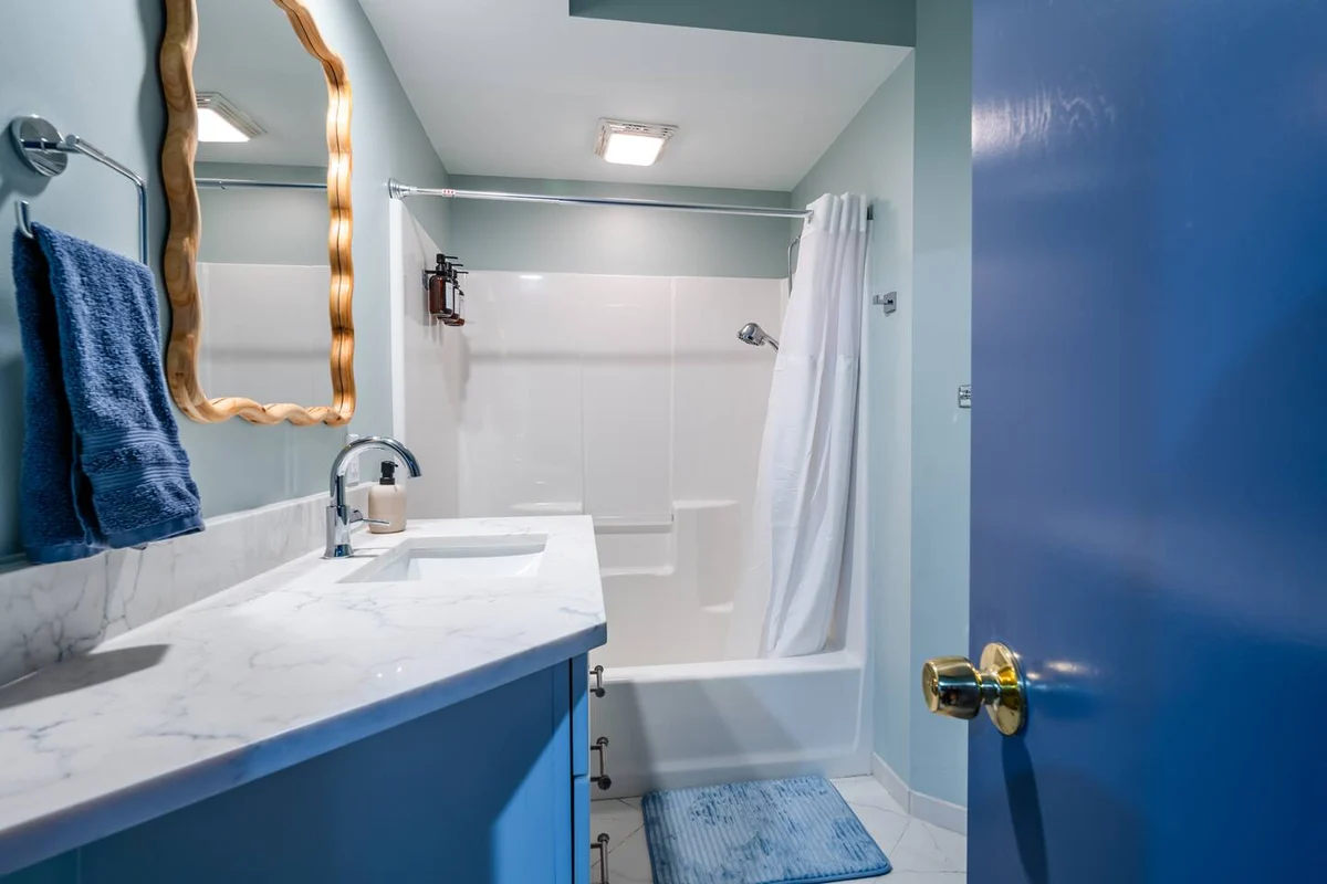 SchoolHouse now Lux BNB! Gym, Sauna, HotTub, GameRoom #64