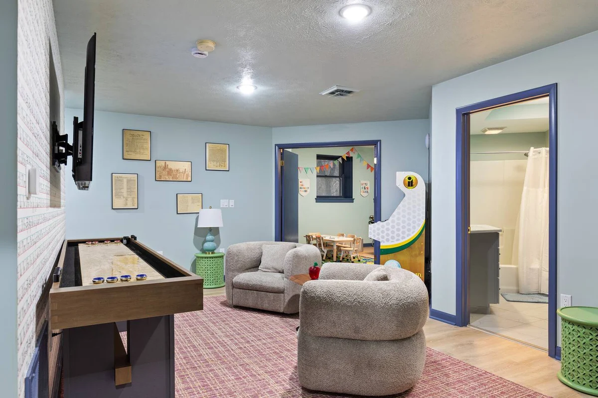 SchoolHouse now Lux BNB! Gym, Sauna, HotTub, GameRoom #16