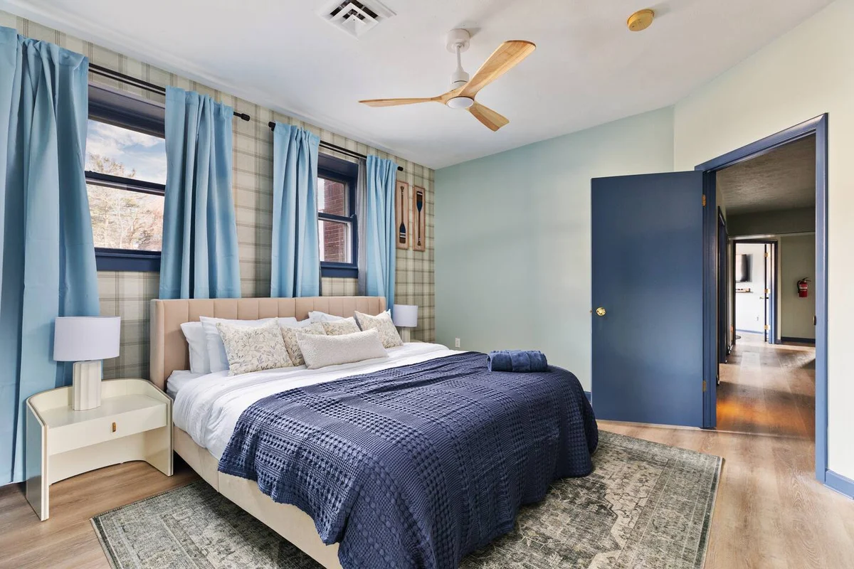 SchoolHouse now Lux BNB! Gym, Sauna, HotTub, GameRoom #54