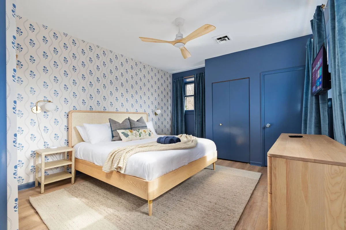 SchoolHouse now Lux BNB! Gym, Sauna, HotTub, GameRoom #51