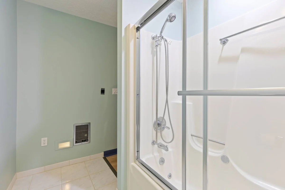 SchoolHouse now Lux BNB! Gym, Sauna, HotTub, GameRoom #58