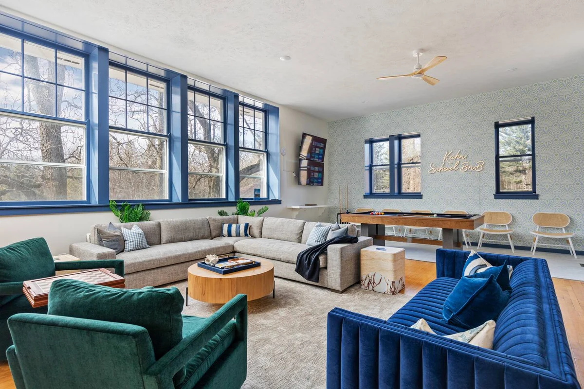 SchoolHouse now Lux BNB! Gym, Sauna, HotTub, GameRoom #117