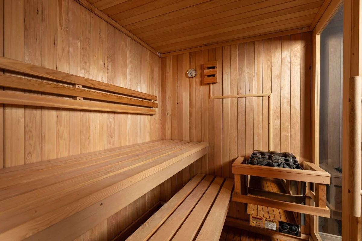 SchoolHouse now Lux BNB! Gym, Sauna, HotTub, GameRoom #3