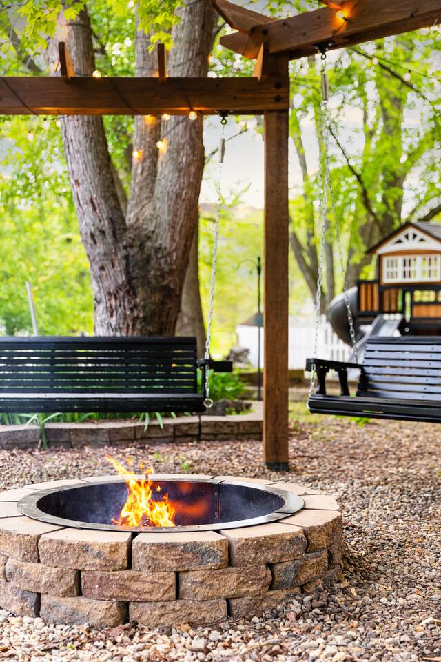 SchoolHouse now Lux BNB! Gym, Sauna, HotTub, GameRoom #149