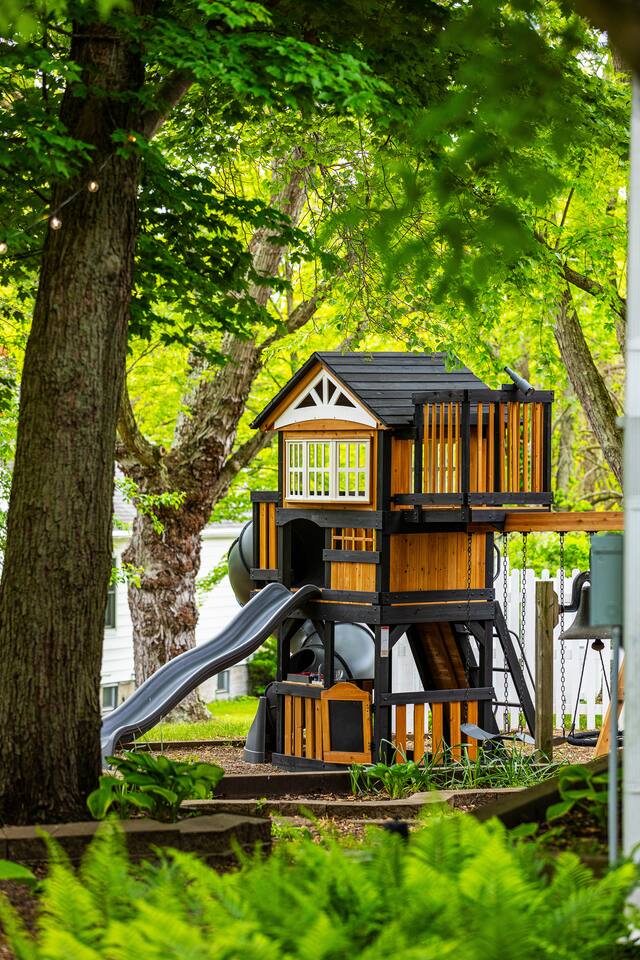 SchoolHouse now Lux BNB! Gym, Sauna, HotTub, GameRoom #153