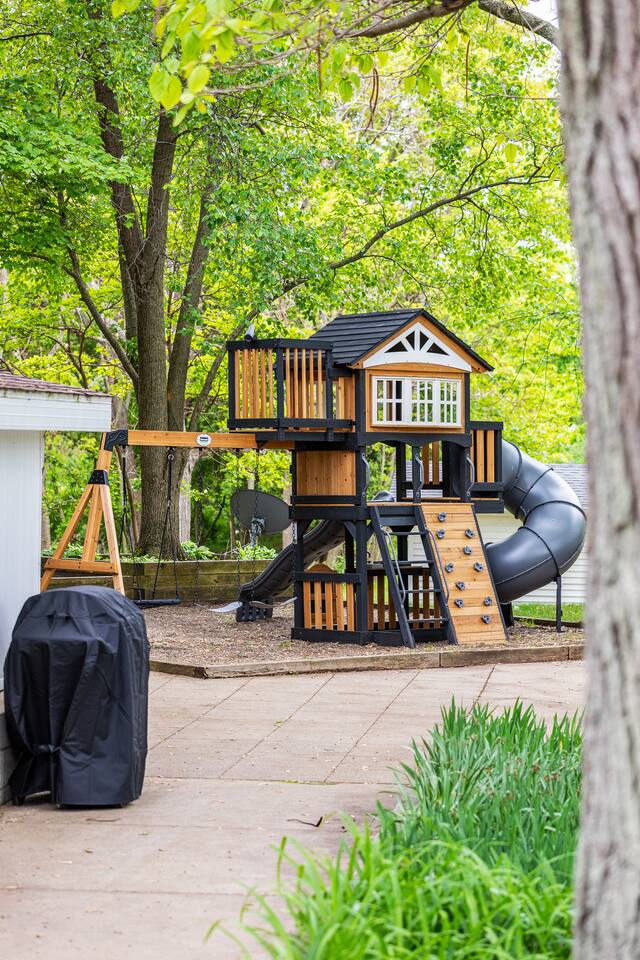 SchoolHouse now Lux BNB! Gym, Sauna, HotTub, GameRoom #45