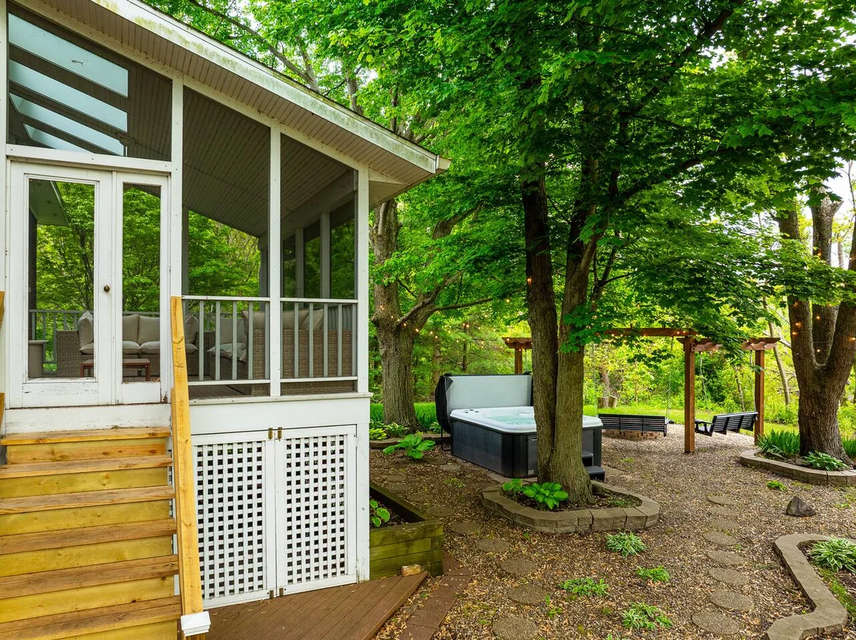 SchoolHouse now Lux BNB! Gym, Sauna, HotTub, GameRoom #26