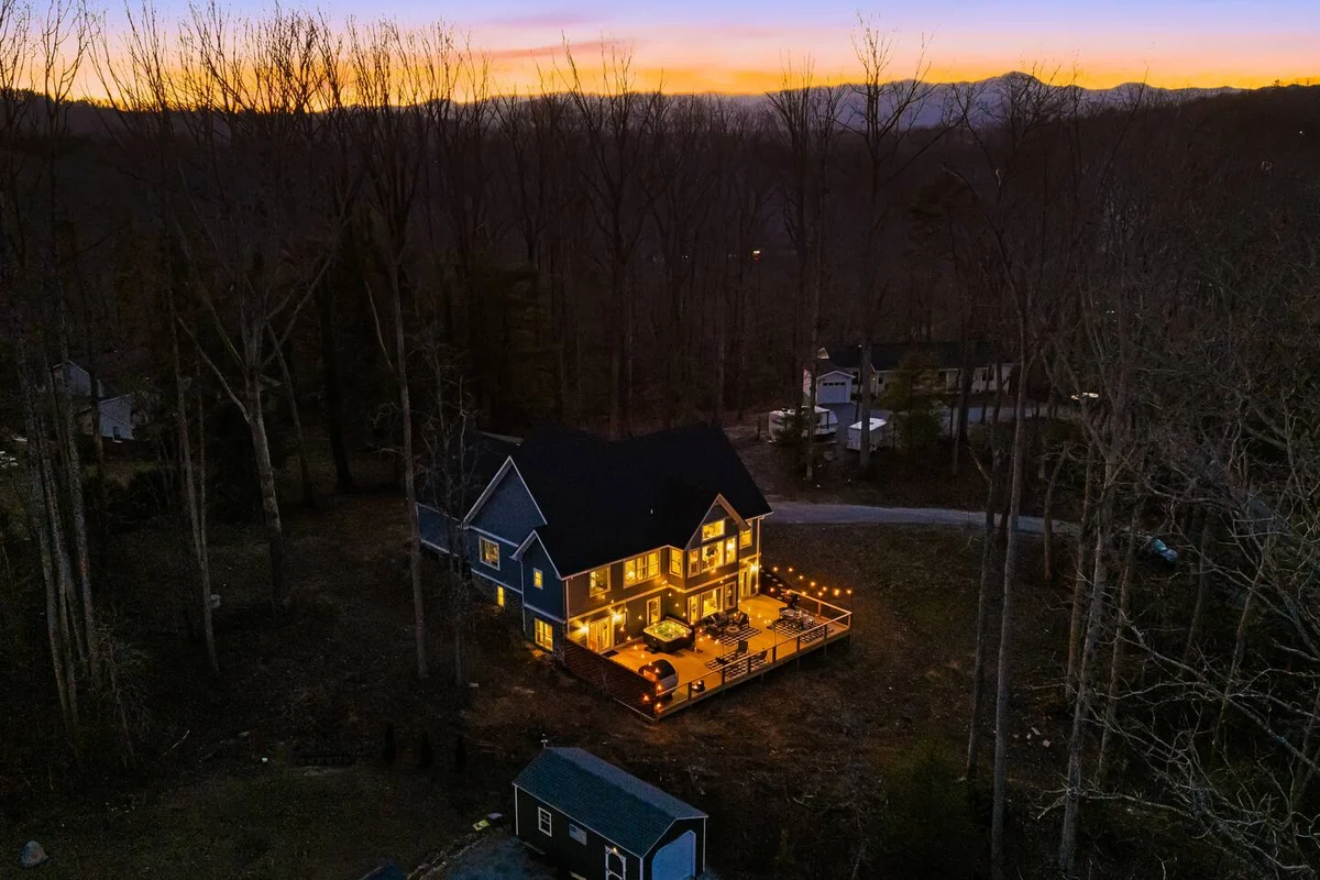 Secluded 5BR Stay,HotTub,Sauna,GameRoom,FirePit #144