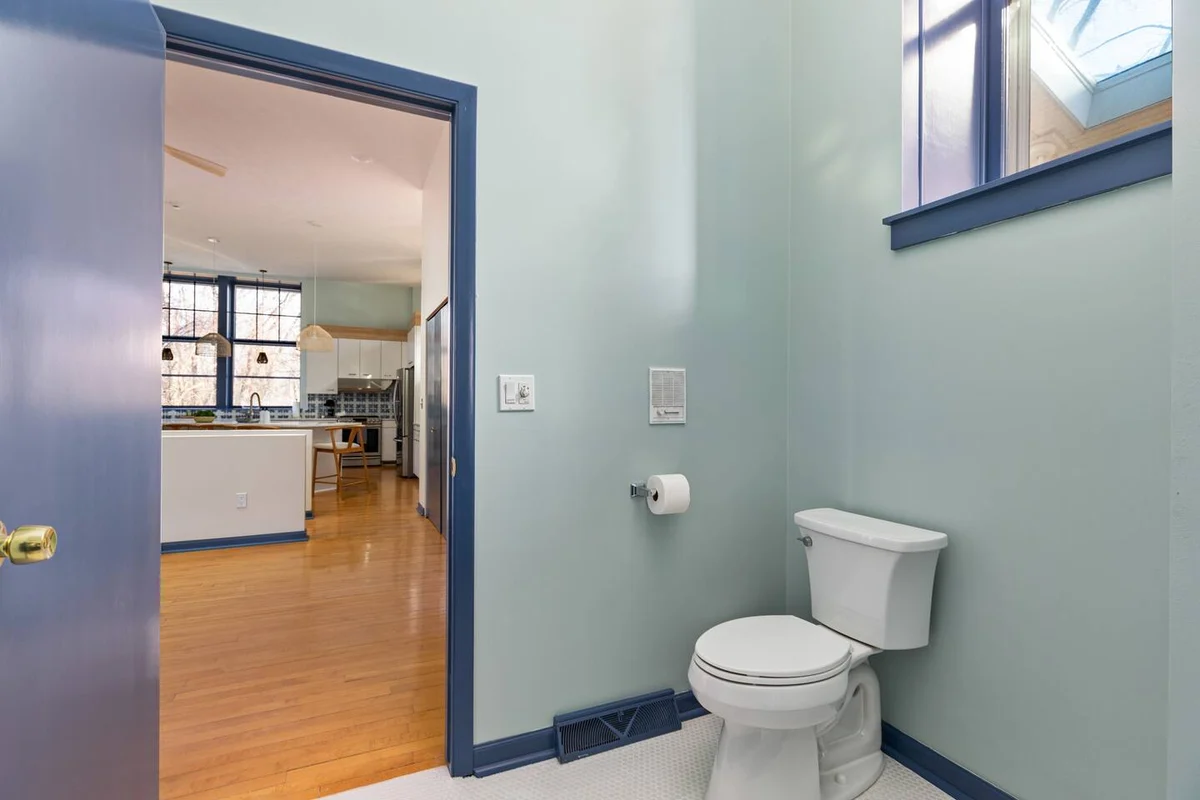 SchoolHouse now Lux BNB! Gym, Sauna, HotTub, GameRoom #189
