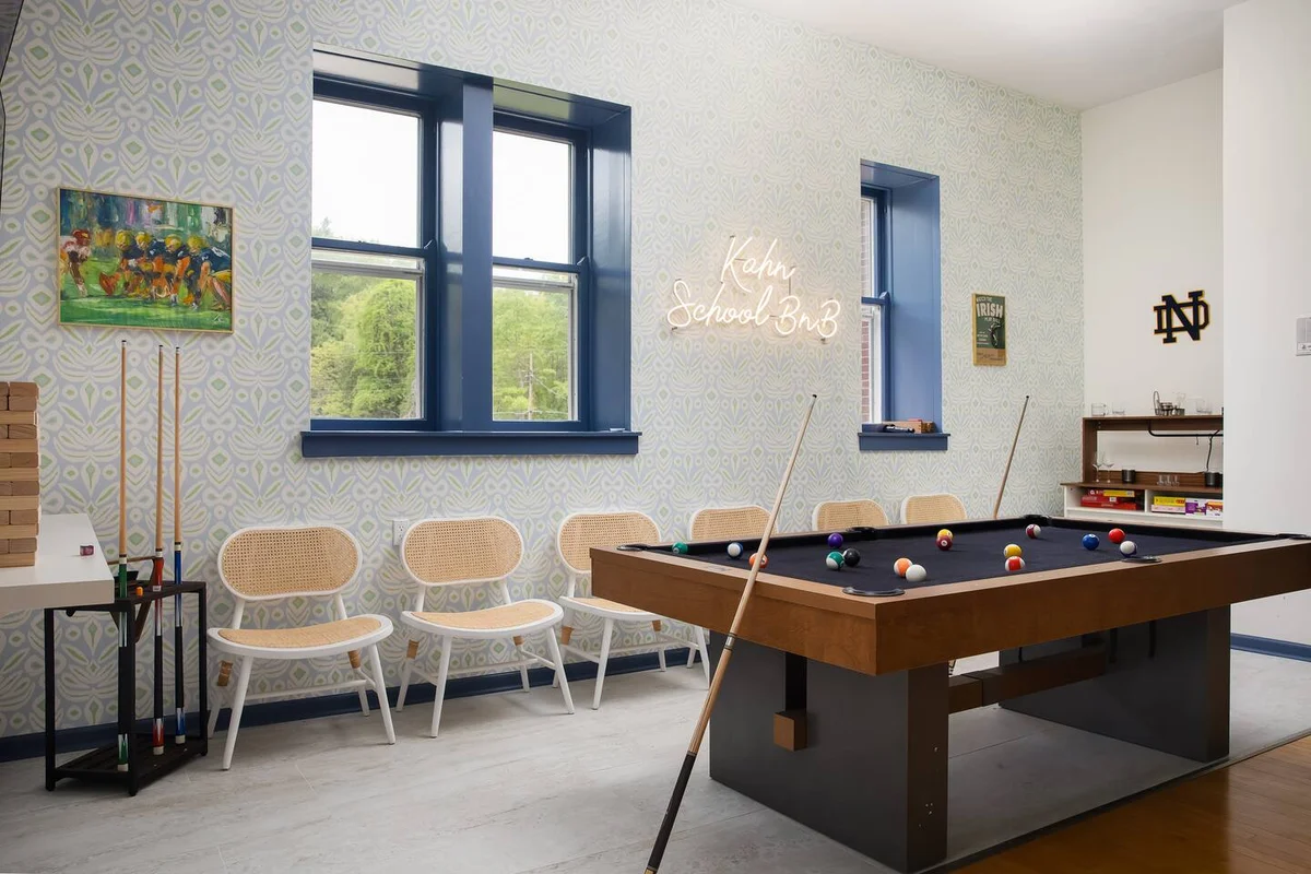 SchoolHouse now Lux BNB! Gym, Sauna, HotTub, GameRoom #196