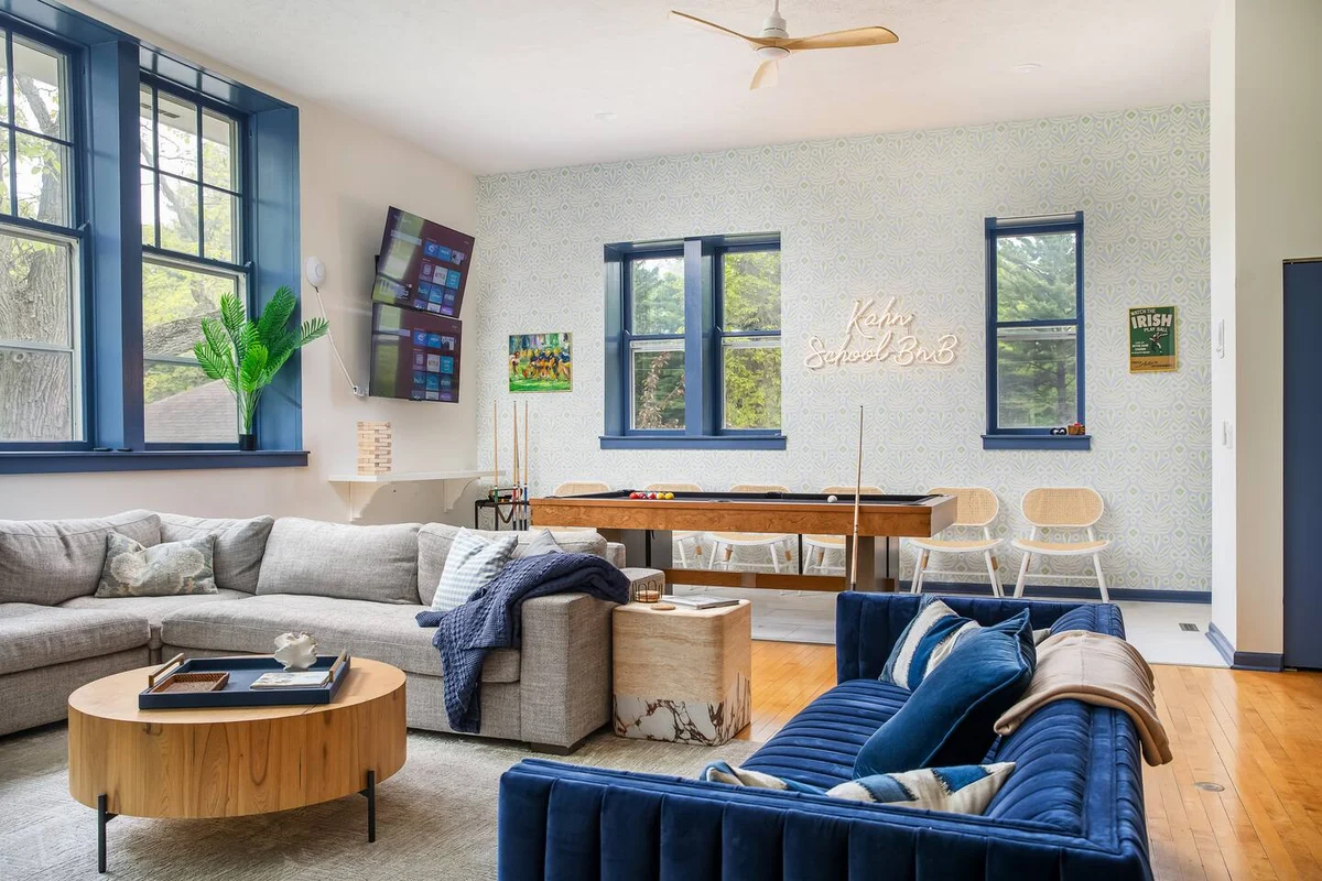 SchoolHouse now Lux BNB! Gym, Sauna, HotTub, GameRoom #75
