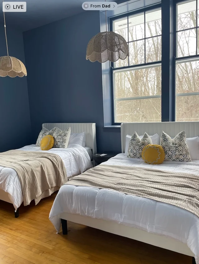 SchoolHouse now Lux BNB! Gym, Sauna, HotTub, GameRoom #121