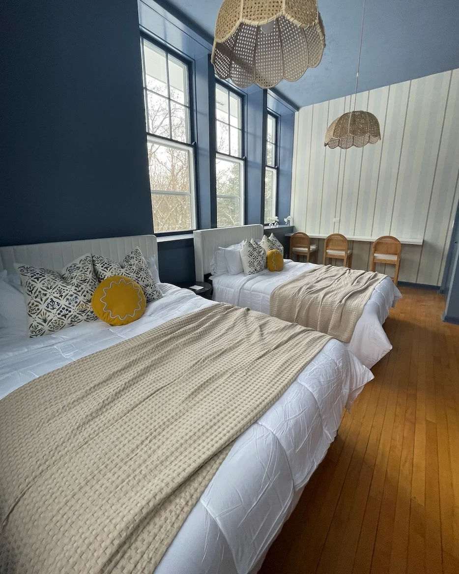 SchoolHouse now Lux BNB! Gym, Sauna, HotTub, GameRoom