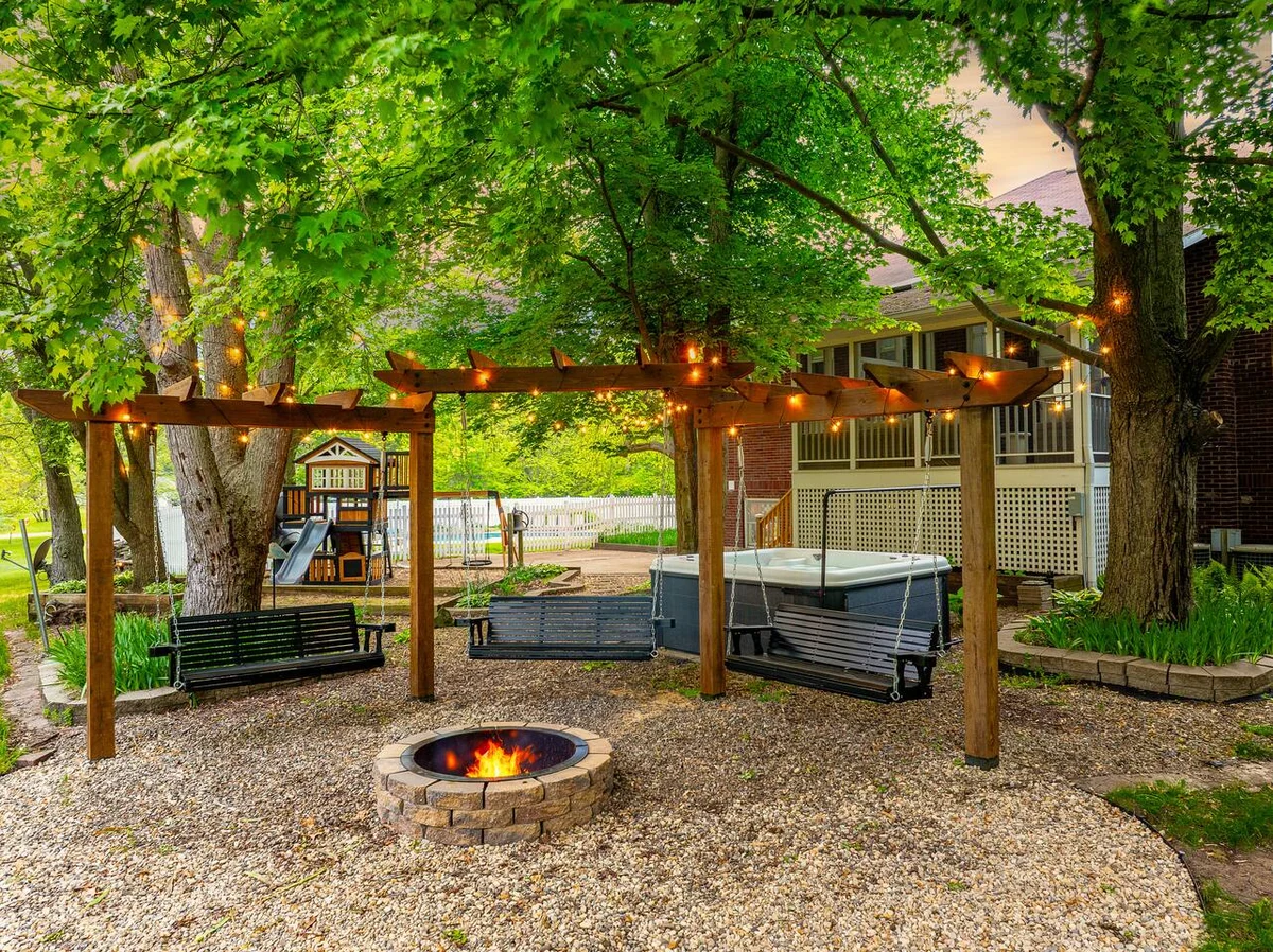 SchoolHouse now Lux BNB! Gym, Sauna, HotTub, GameRoom #105