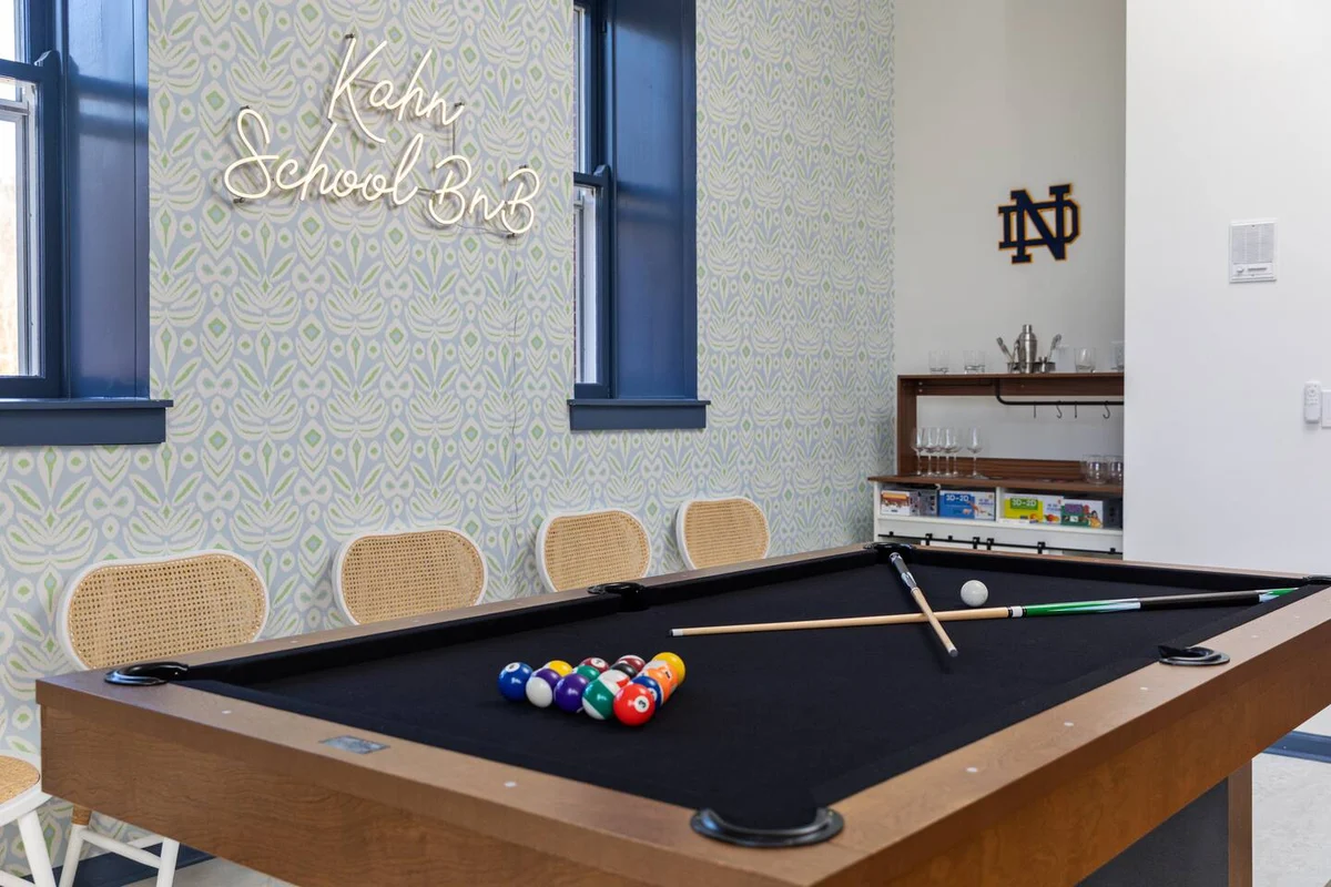 SchoolHouse now Lux BNB! Gym, Sauna, HotTub, GameRoom #90