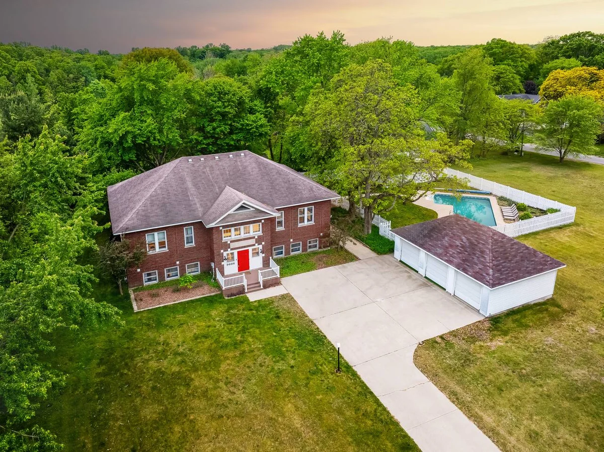 SchoolHouse now Lux BNB! Gym, Sauna, HotTub, GameRoom #87