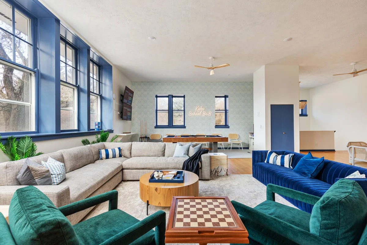 SchoolHouse now Lux BNB! Gym, Sauna, HotTub, GameRoom #182