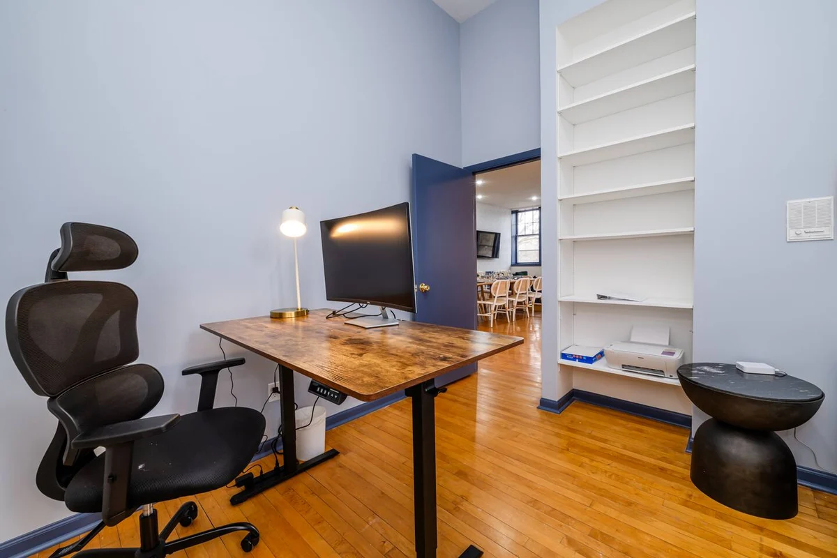 SchoolHouse now Lux BNB! Gym, Sauna, HotTub, GameRoom #82