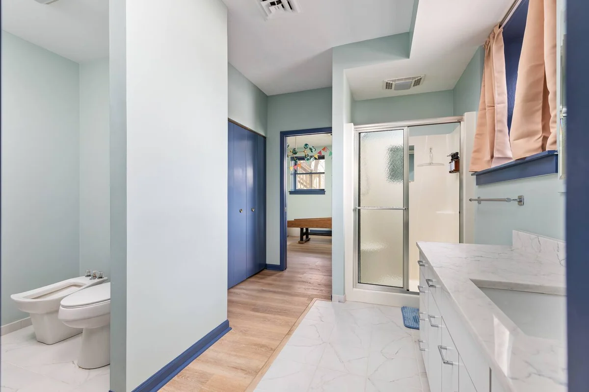 SchoolHouse now Lux BNB! Gym, Sauna, HotTub, GameRoom #93