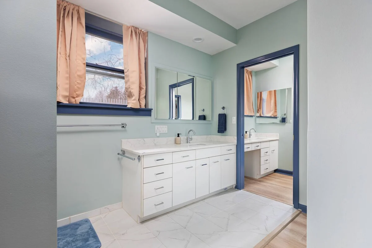 SchoolHouse now Lux BNB! Gym, Sauna, HotTub, GameRoom #181