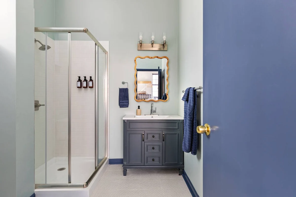 SchoolHouse now Lux BNB! Gym, Sauna, HotTub, GameRoom #86