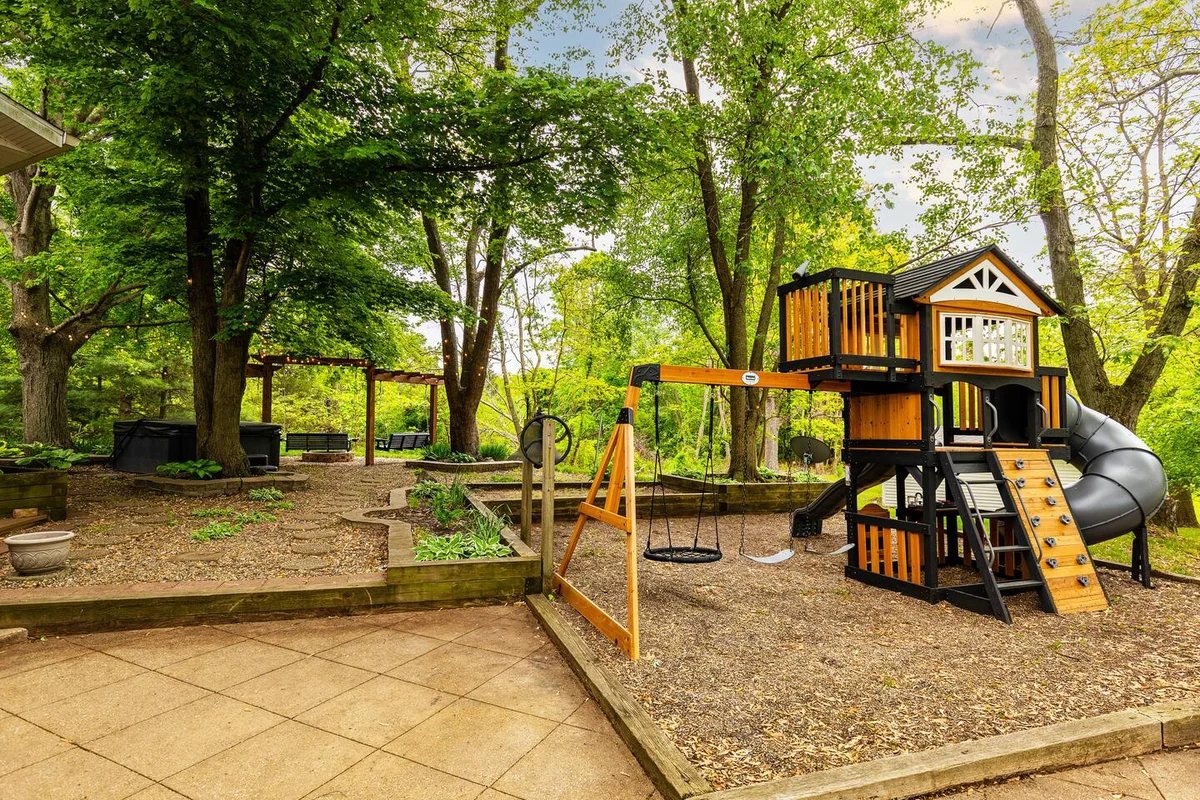 SchoolHouse now Lux BNB! Gym, Sauna, HotTub, GameRoom #157