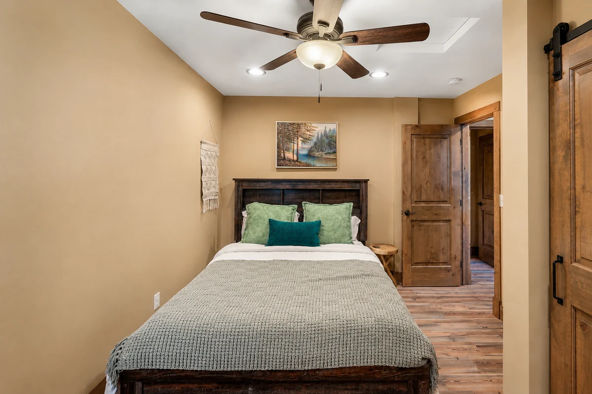 Bedroom 1 image 1