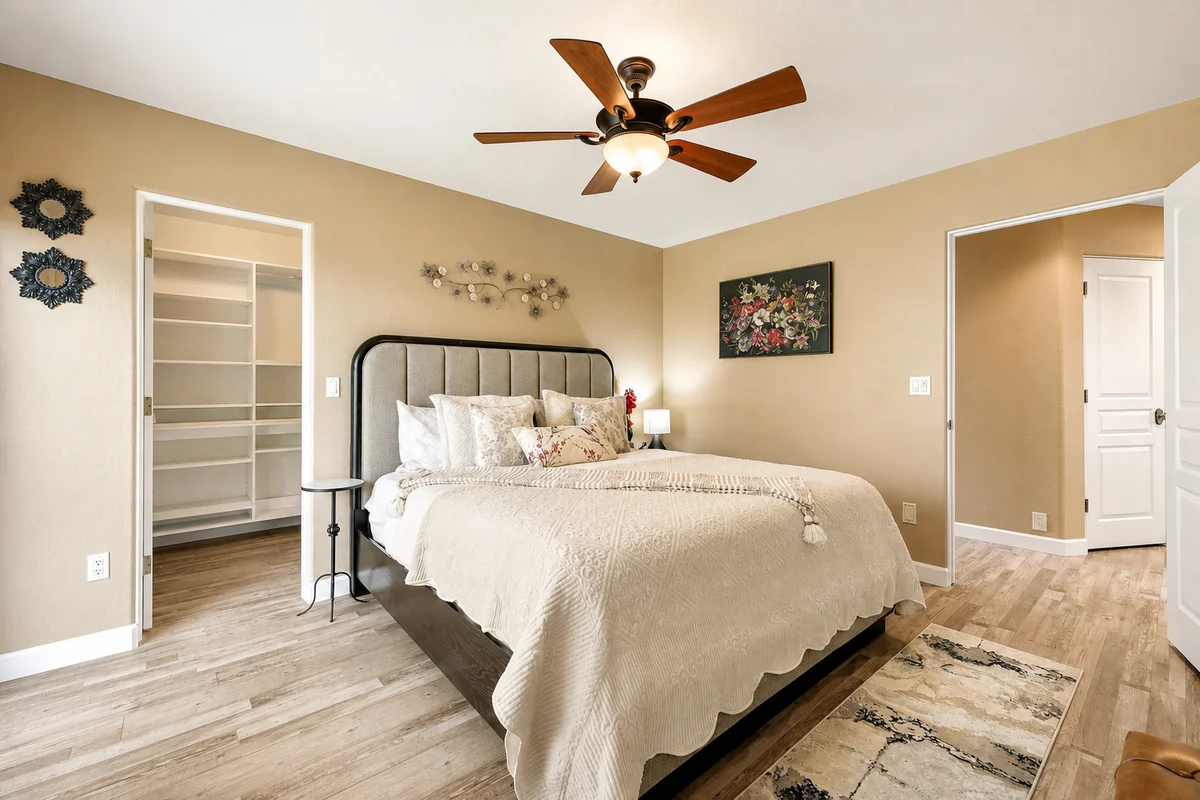 Bedroom 6 image 1