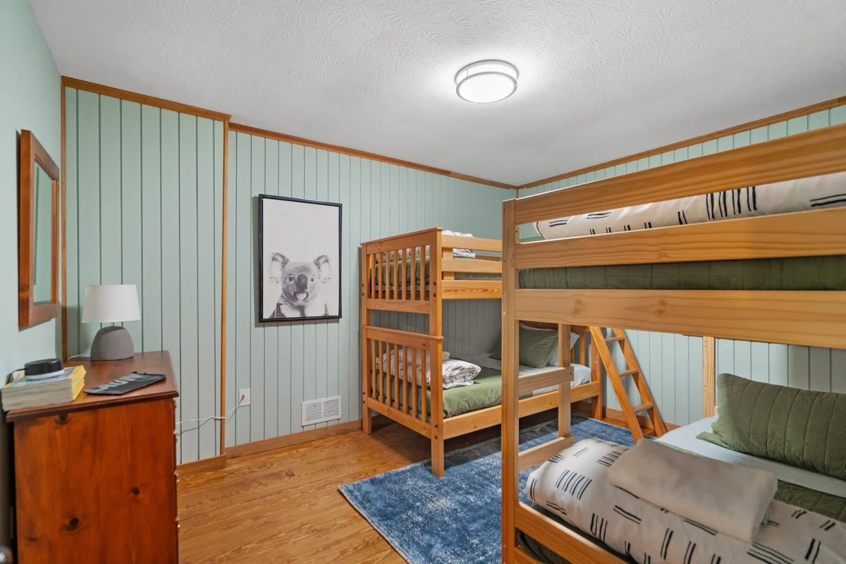 Bedroom 3 image 1