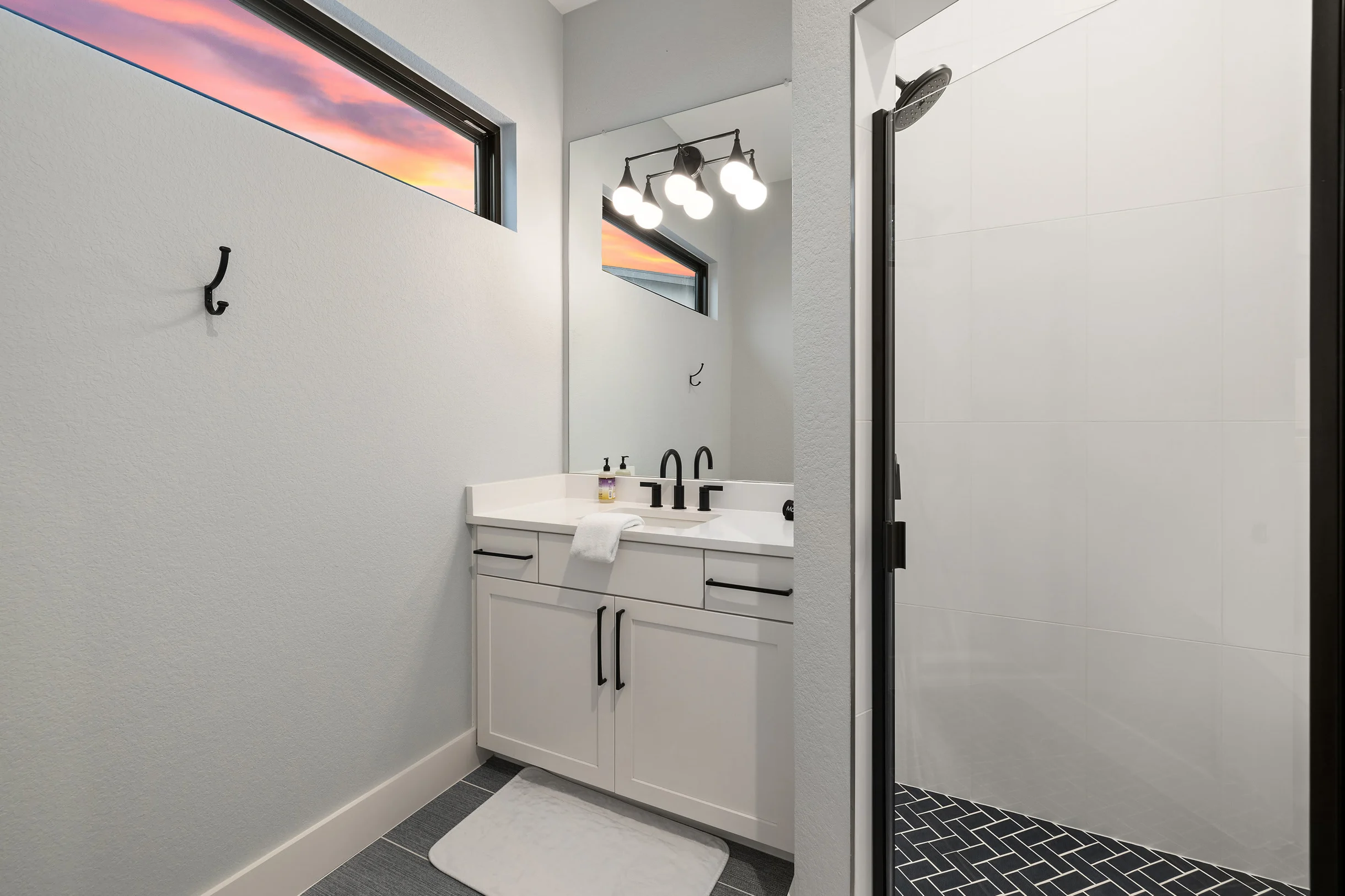 Luxe Lakefront Haven | Concierge Services #84