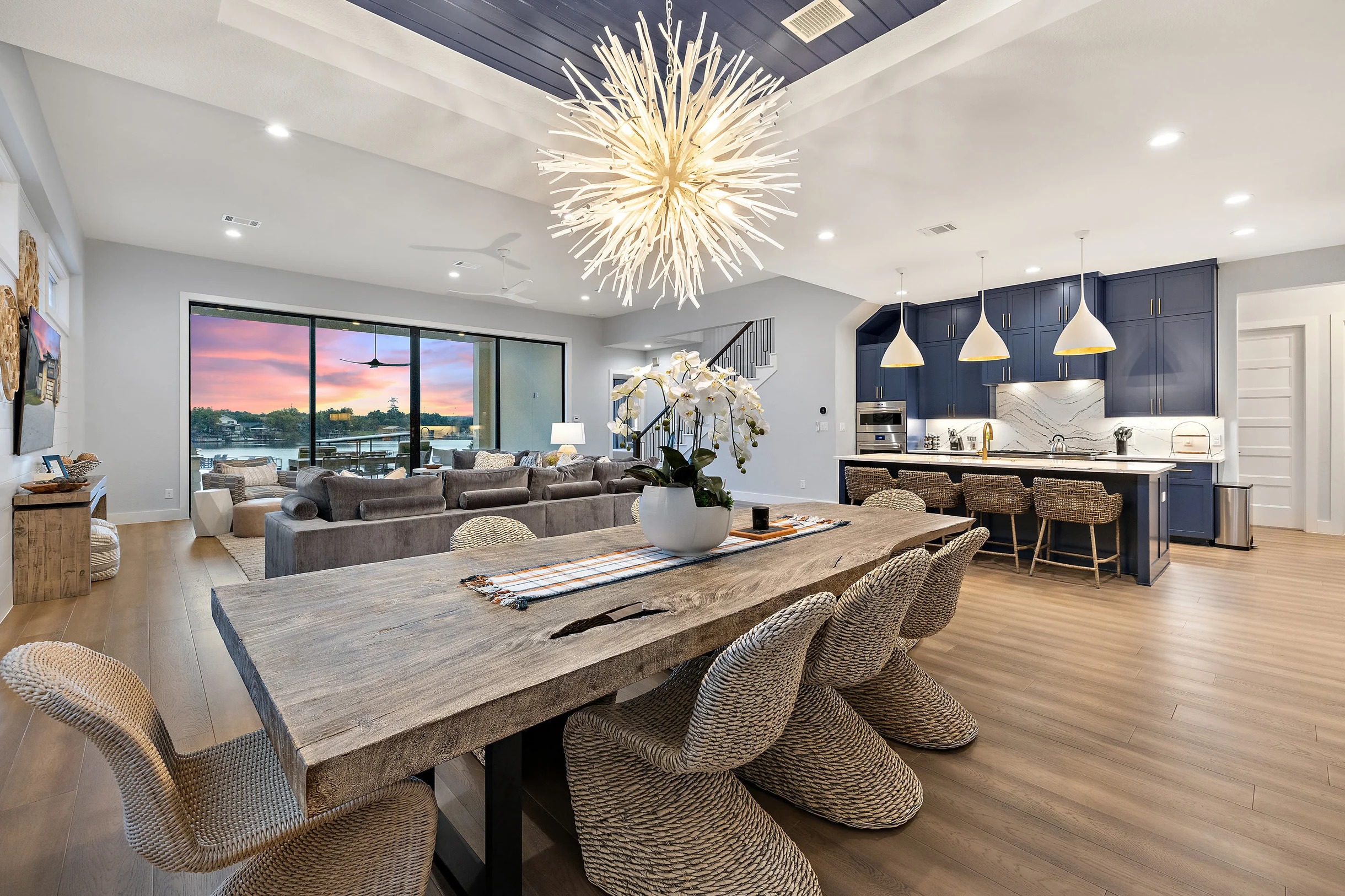 Luxe Lakefront Haven | Concierge Services #118