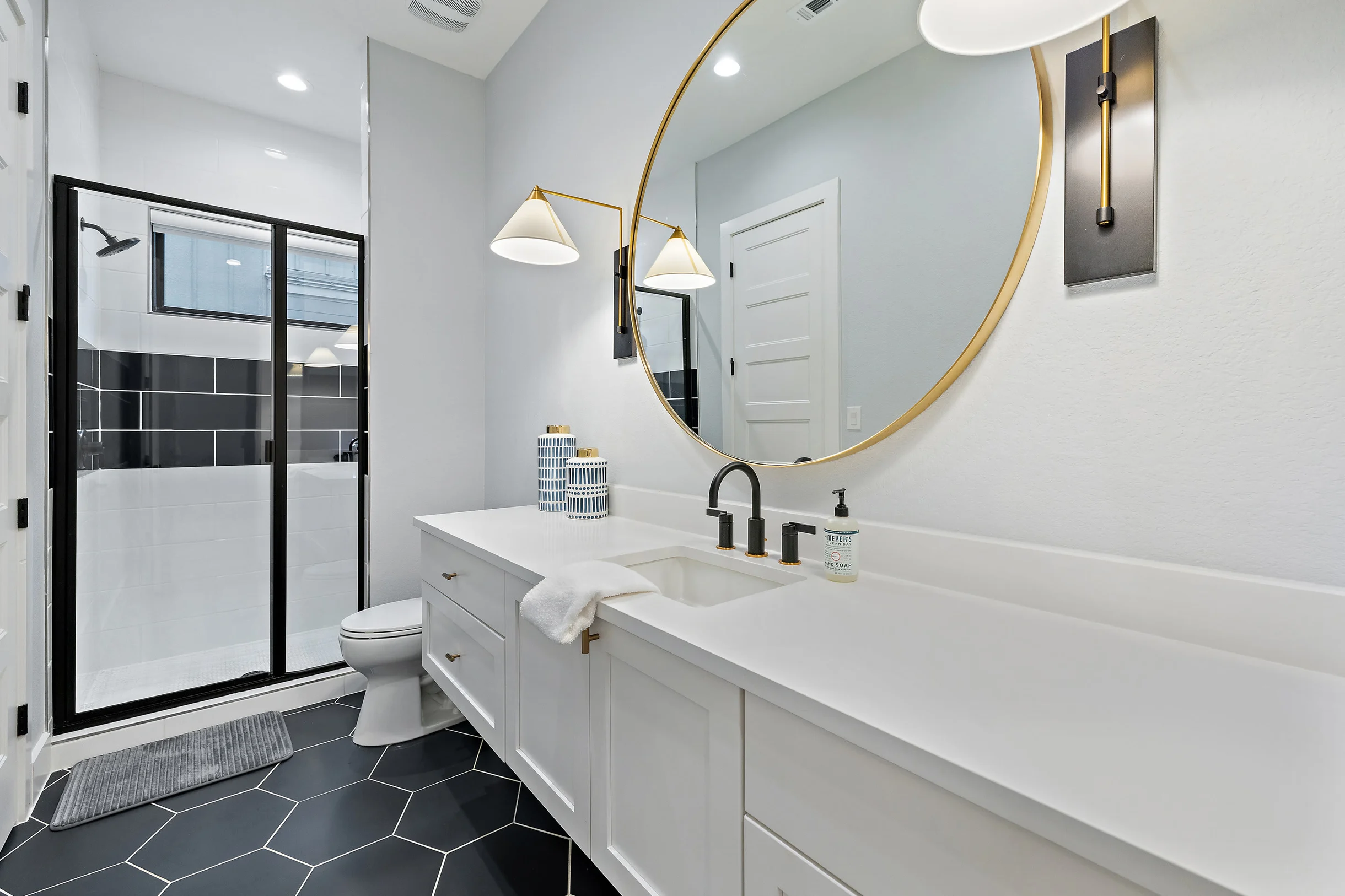 Luxe Lakefront Haven | Concierge Services #67