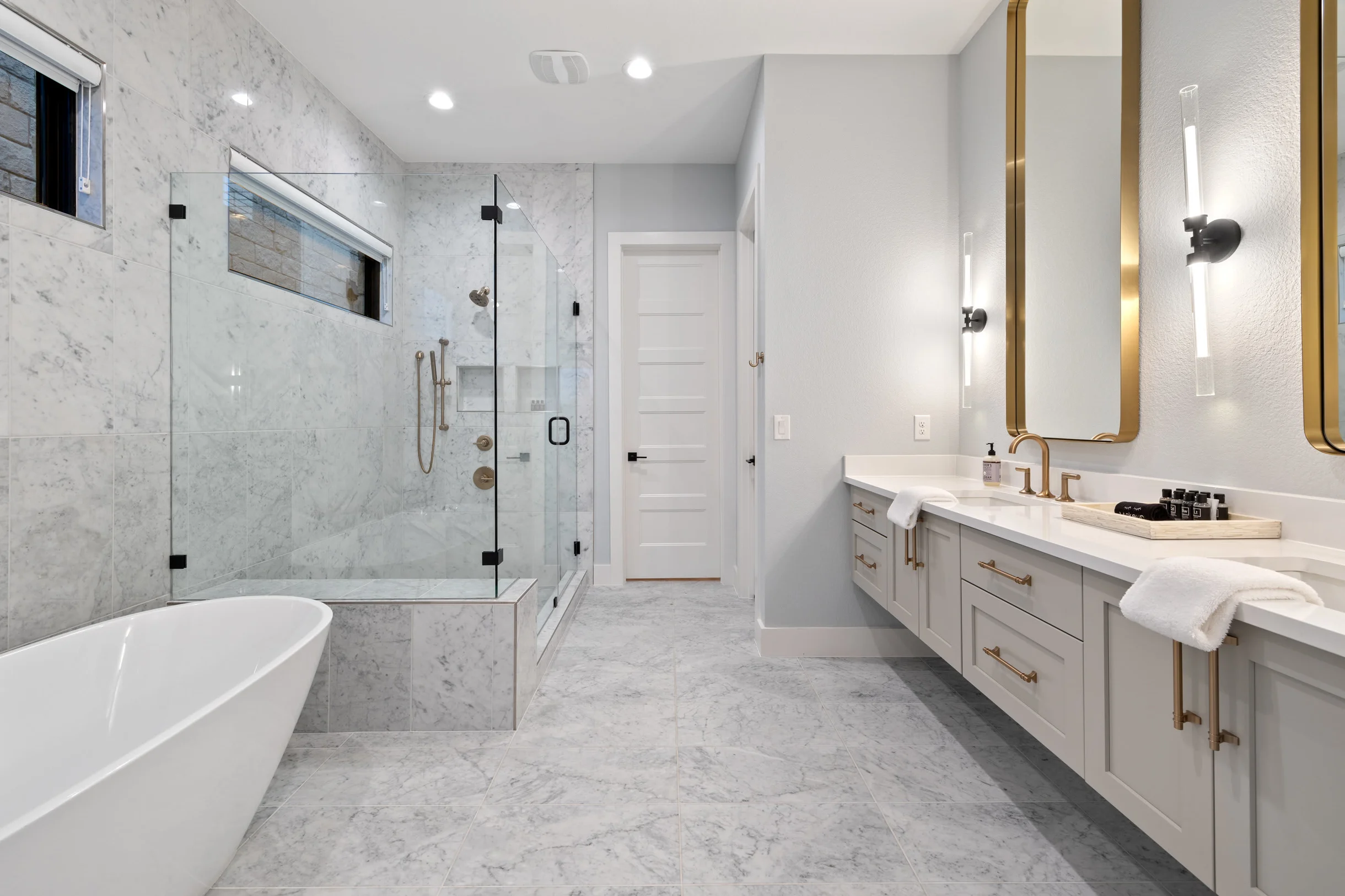 Luxe Lakefront Haven | Concierge Services #89