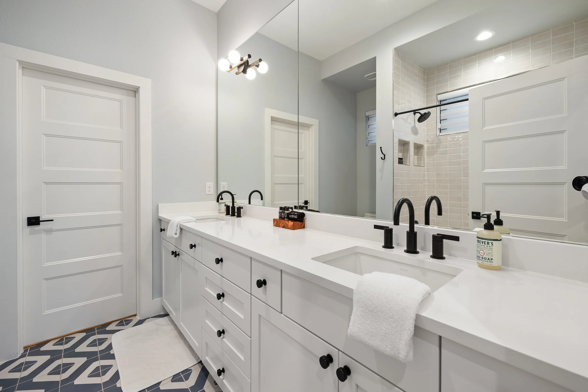 Luxe Lakefront Haven | Concierge Services #92