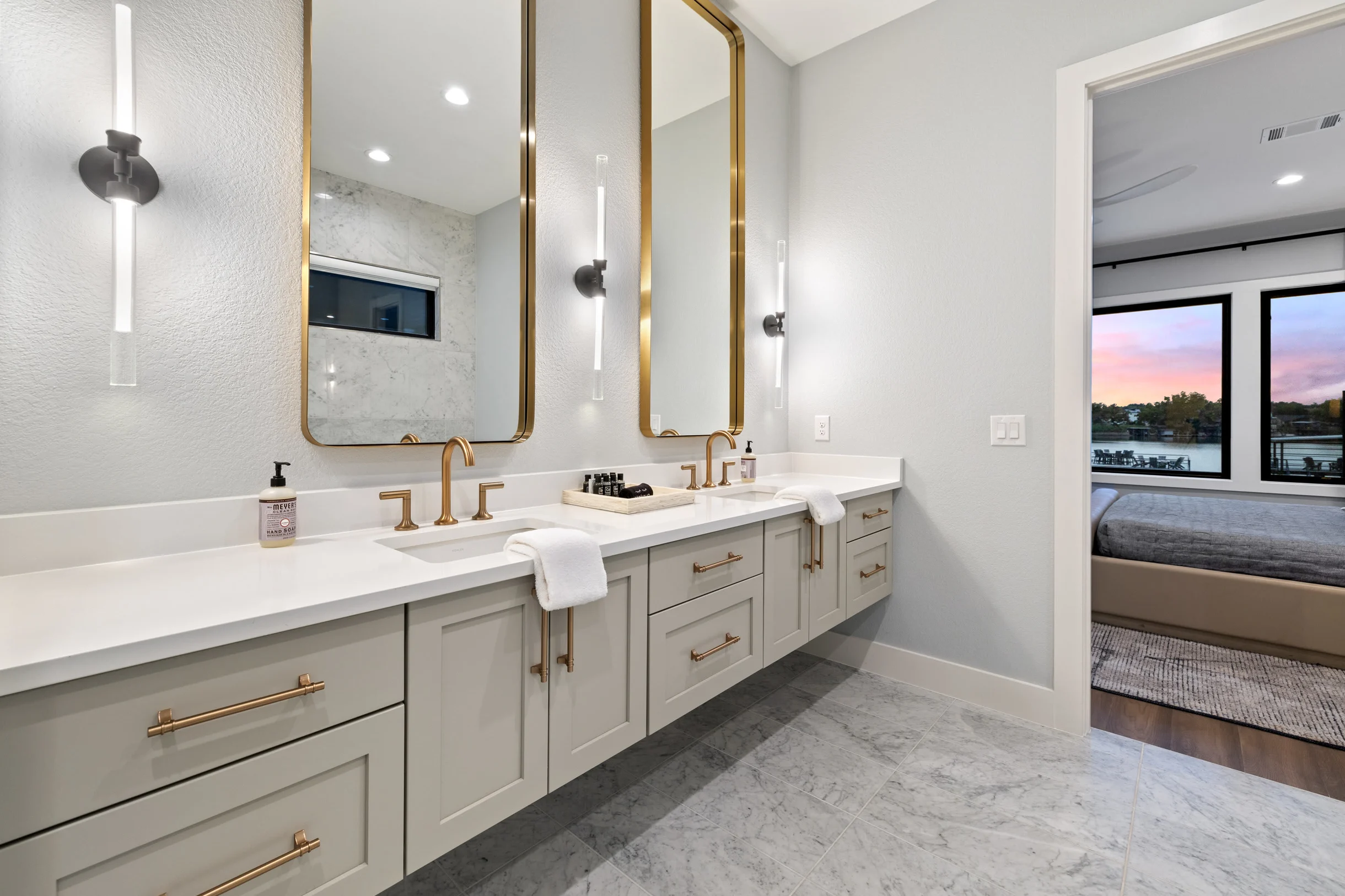 Luxe Lakefront Haven | Concierge Services #64