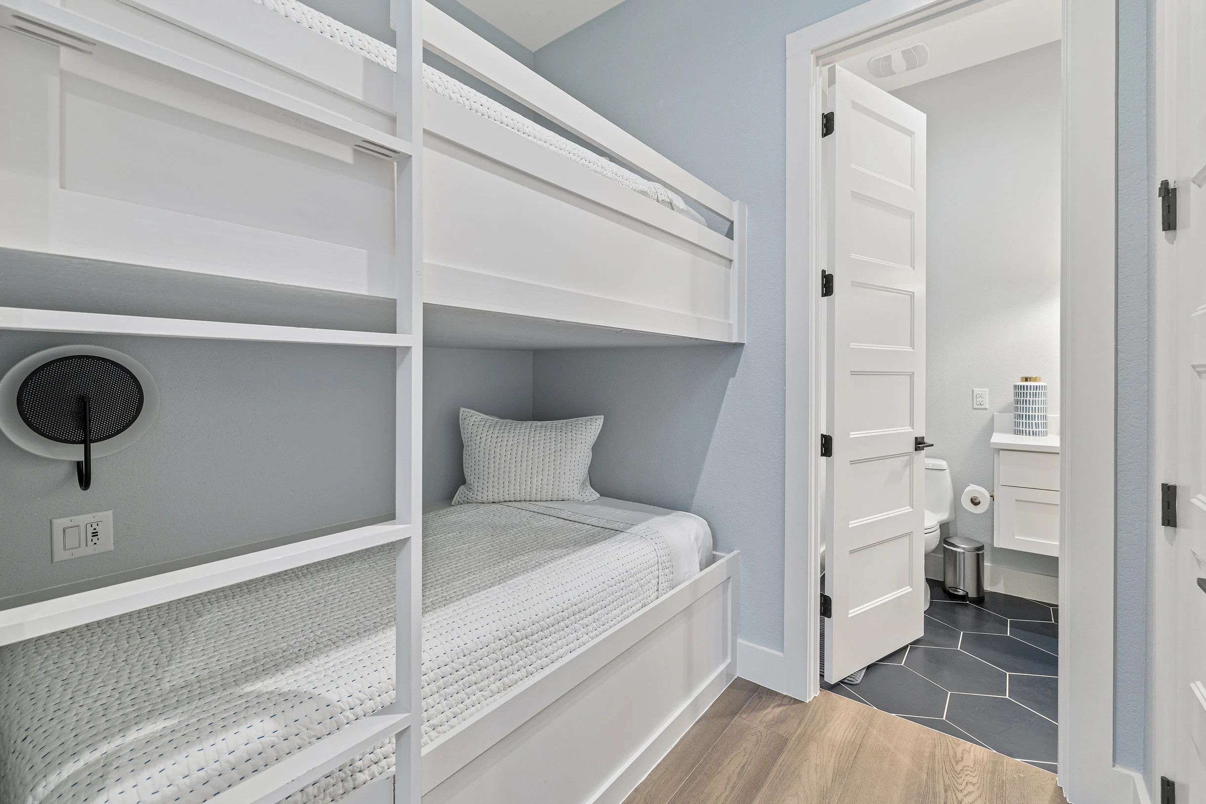 Luxe Lakefront Haven | Concierge Services #104