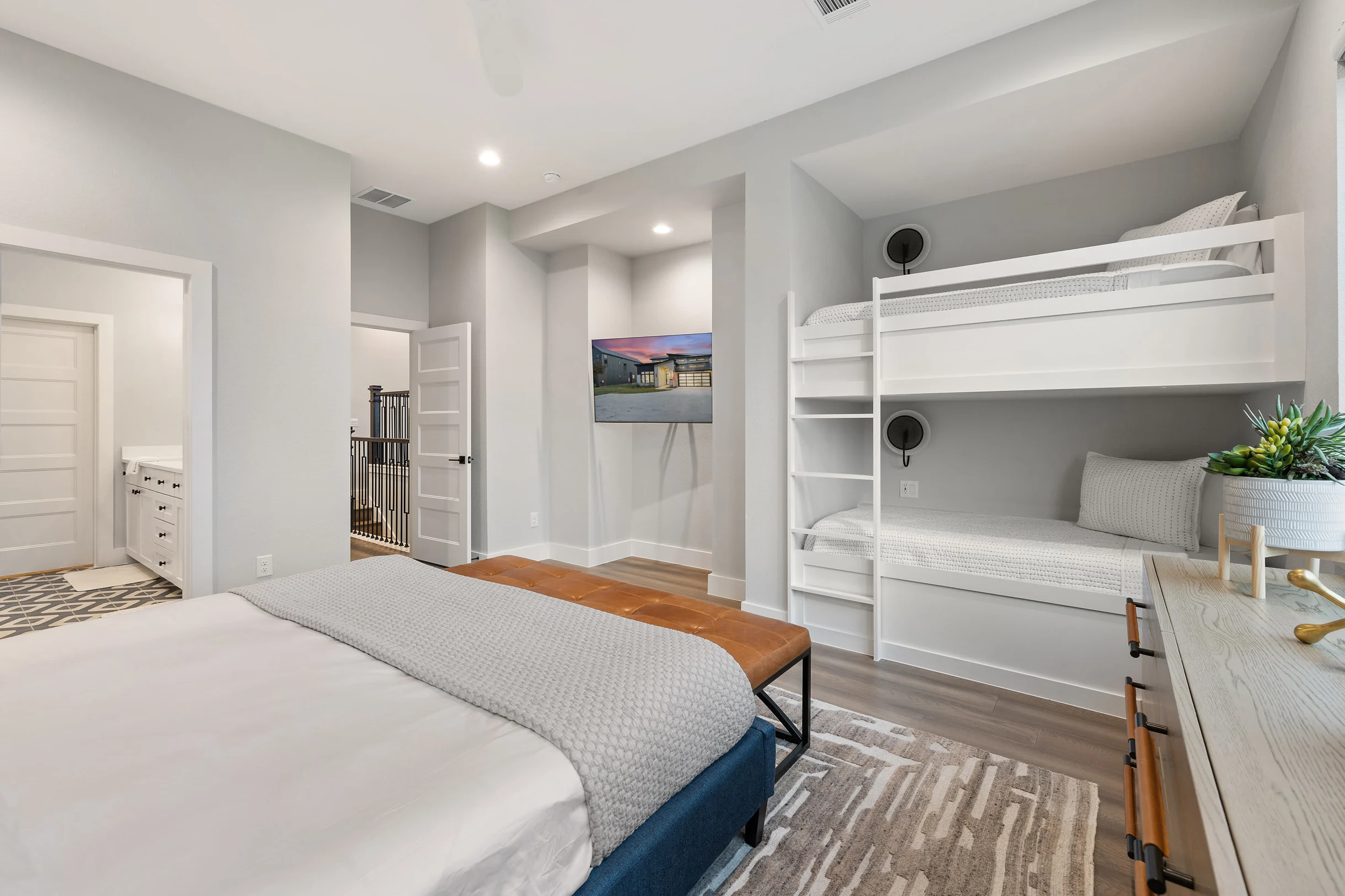 Luxe Lakefront Haven | Concierge Services #82