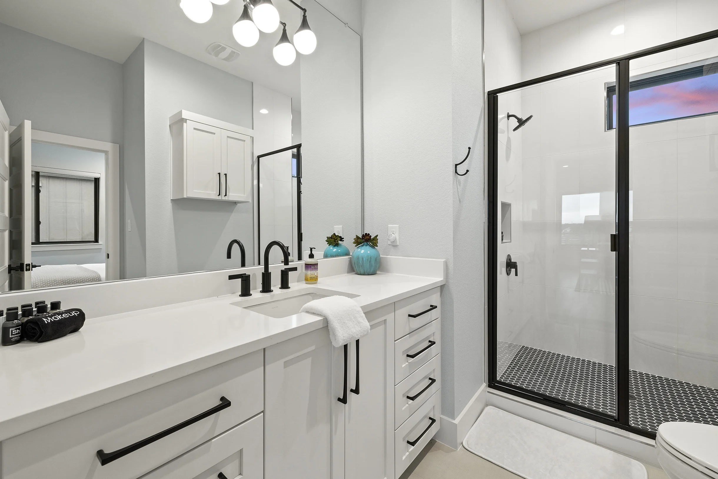 Luxe Lakefront Haven | Concierge Services #128