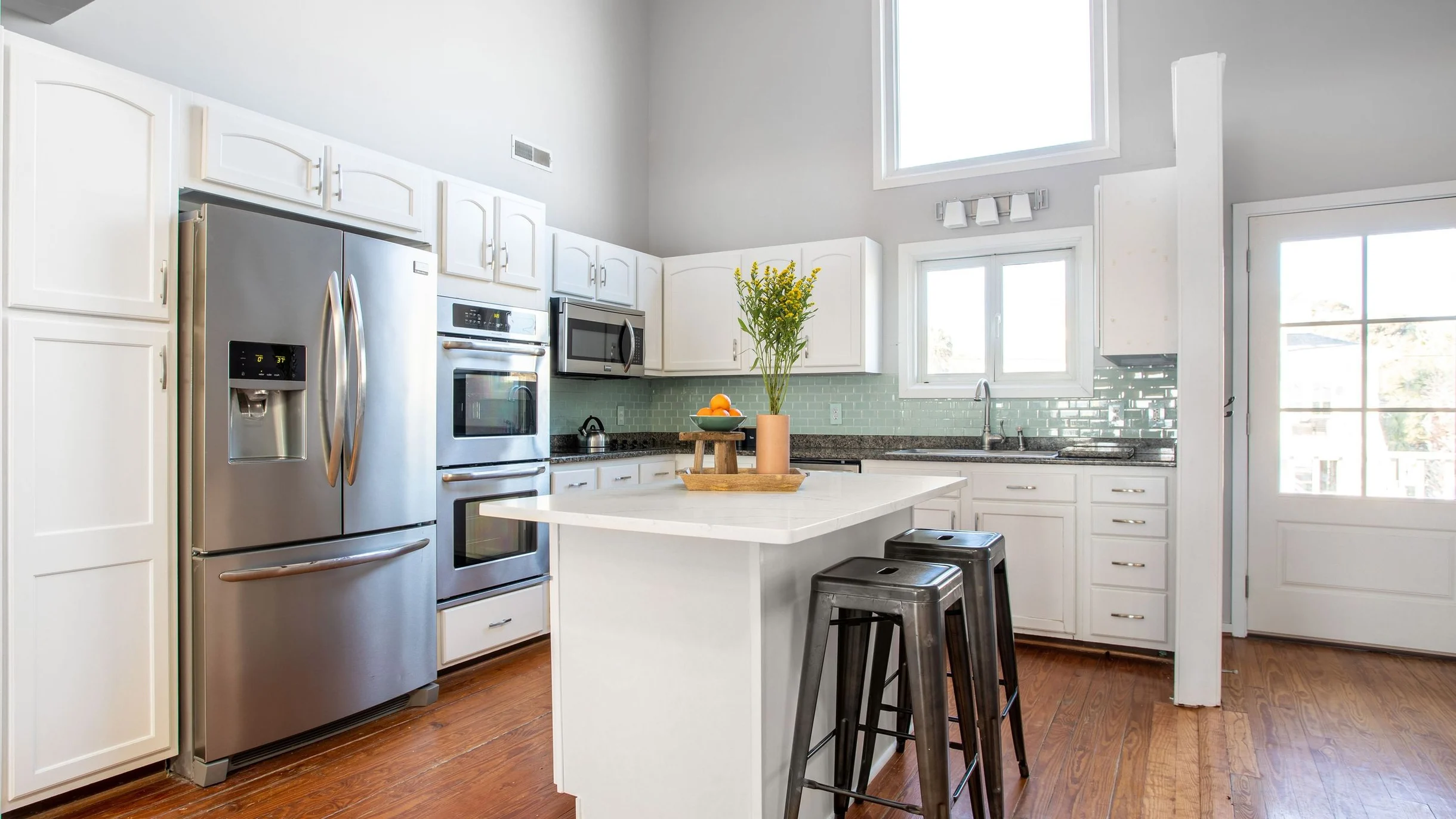 Lighthouse by AvantStay | Beachfront + Pool + Game Room | Rooftop Firepit + Ocean Views | Folly Beach + Private Beach Access #81