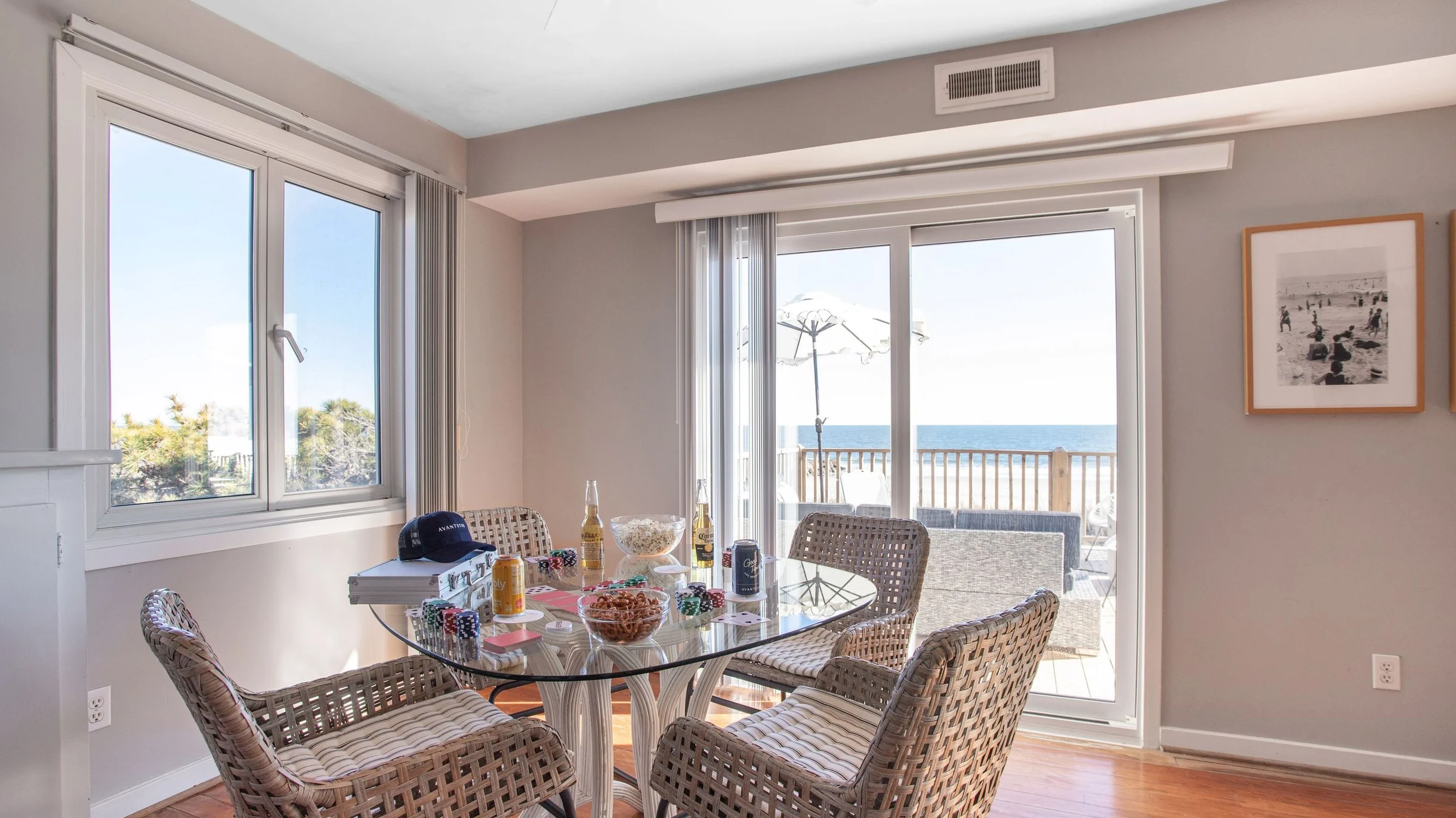Lighthouse by AvantStay | Beachfront + Pool + Game Room | Rooftop Firepit + Ocean Views | Folly Beach + Private Beach Access #84