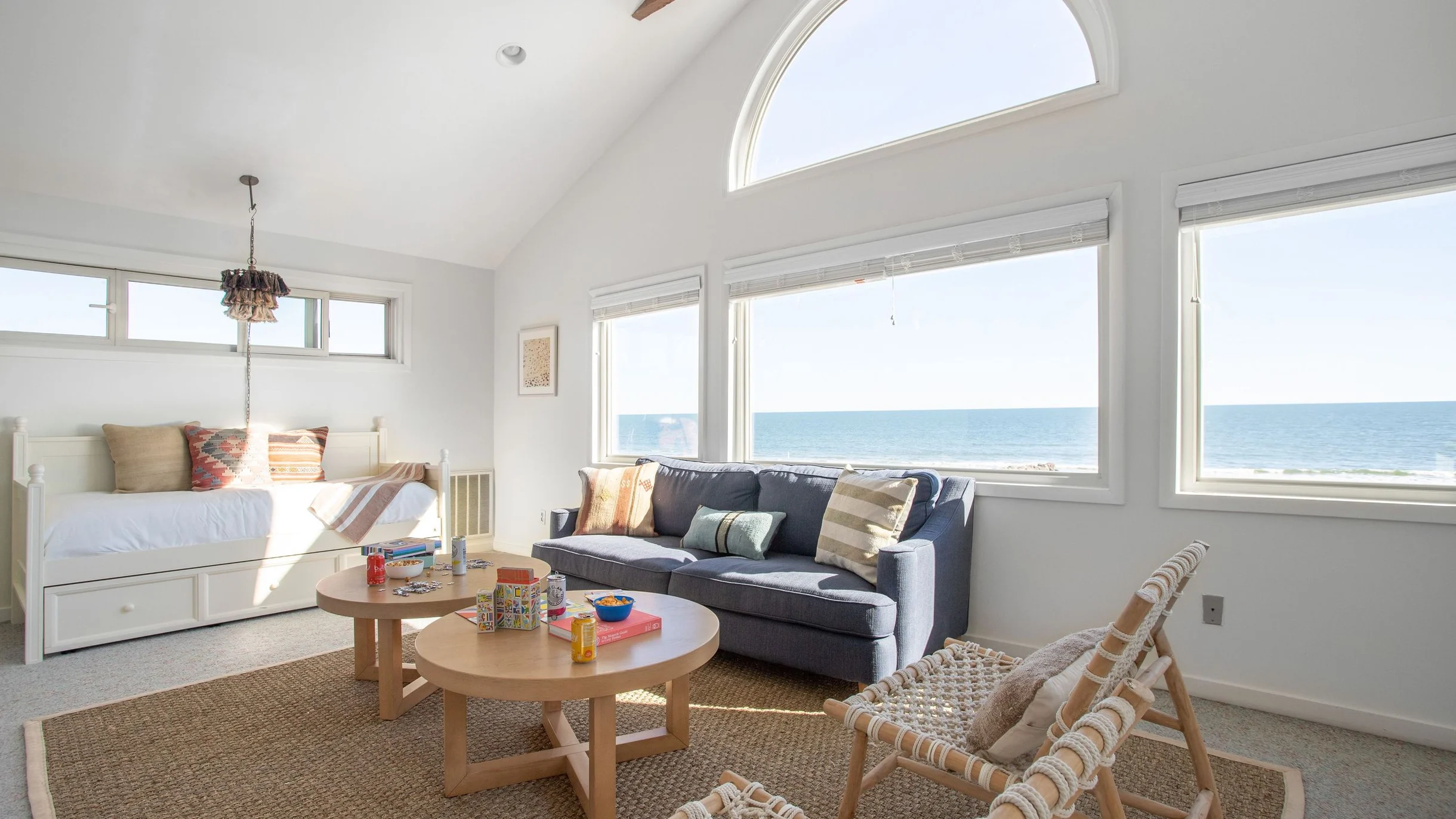 Lighthouse by AvantStay | Beachfront + Pool + Game Room | Rooftop Firepit + Ocean Views | Folly Beach + Private Beach Access #75