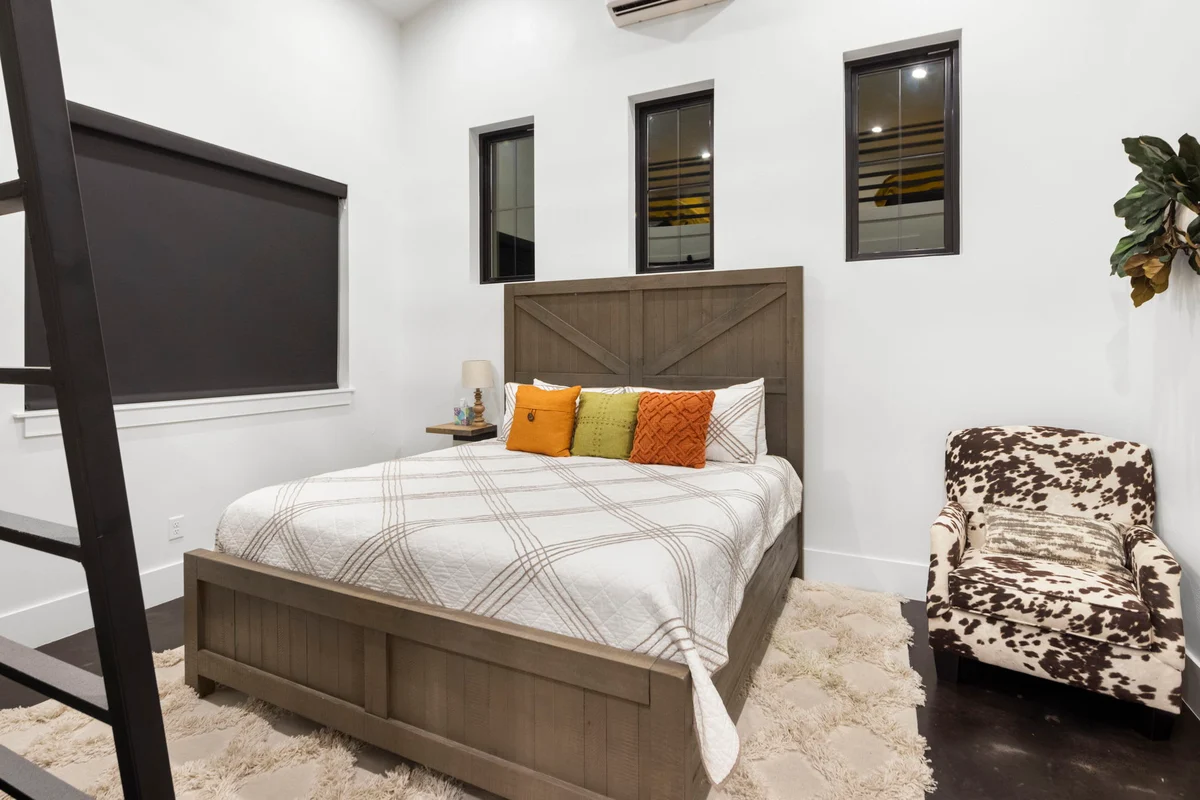 LBJ Lodge | Concierge Services #104