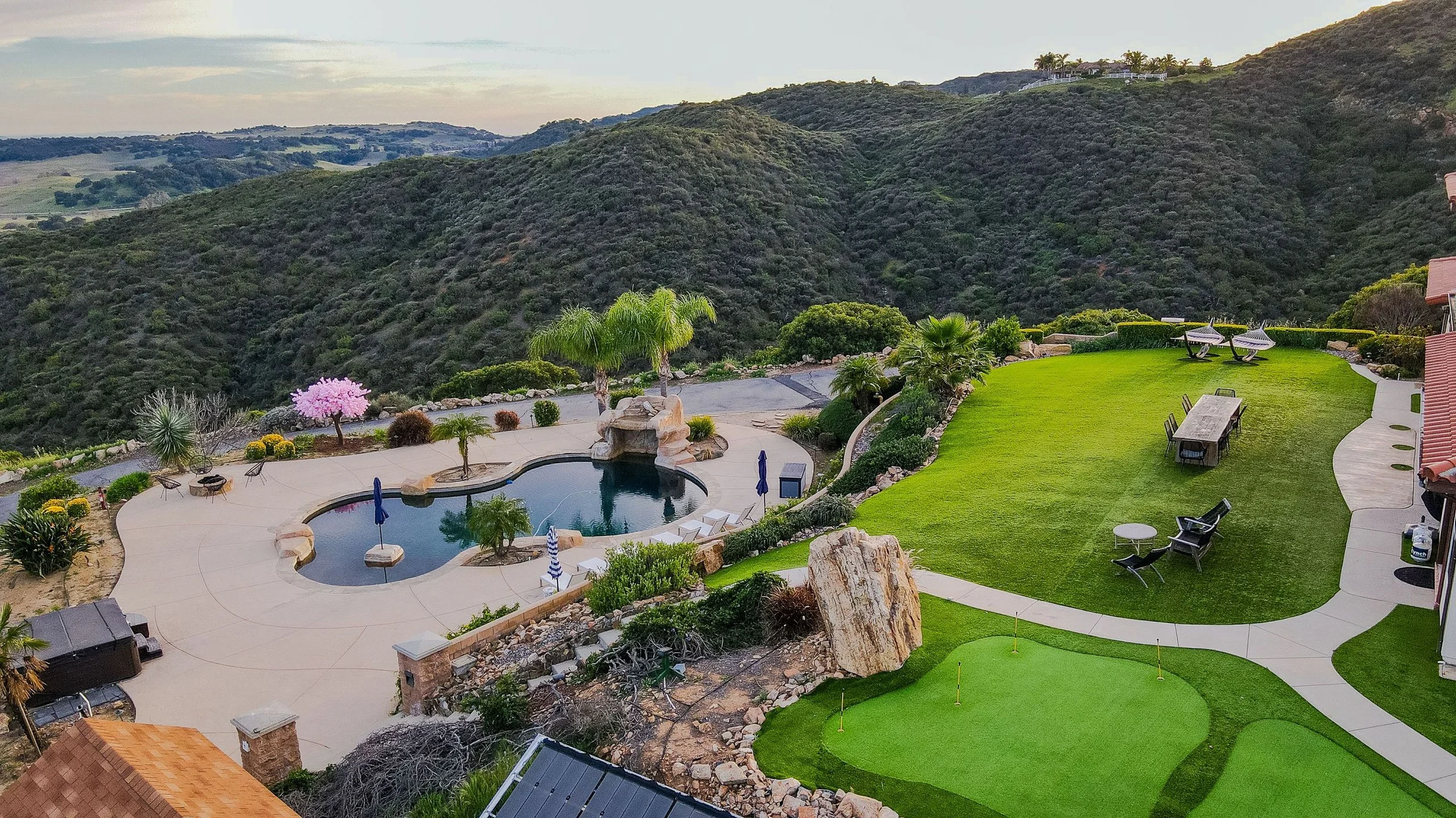 Colina by AvantStay | Secluded Mountain Top Oasis w/ Pool, Hot Tub & Putting Green! #151