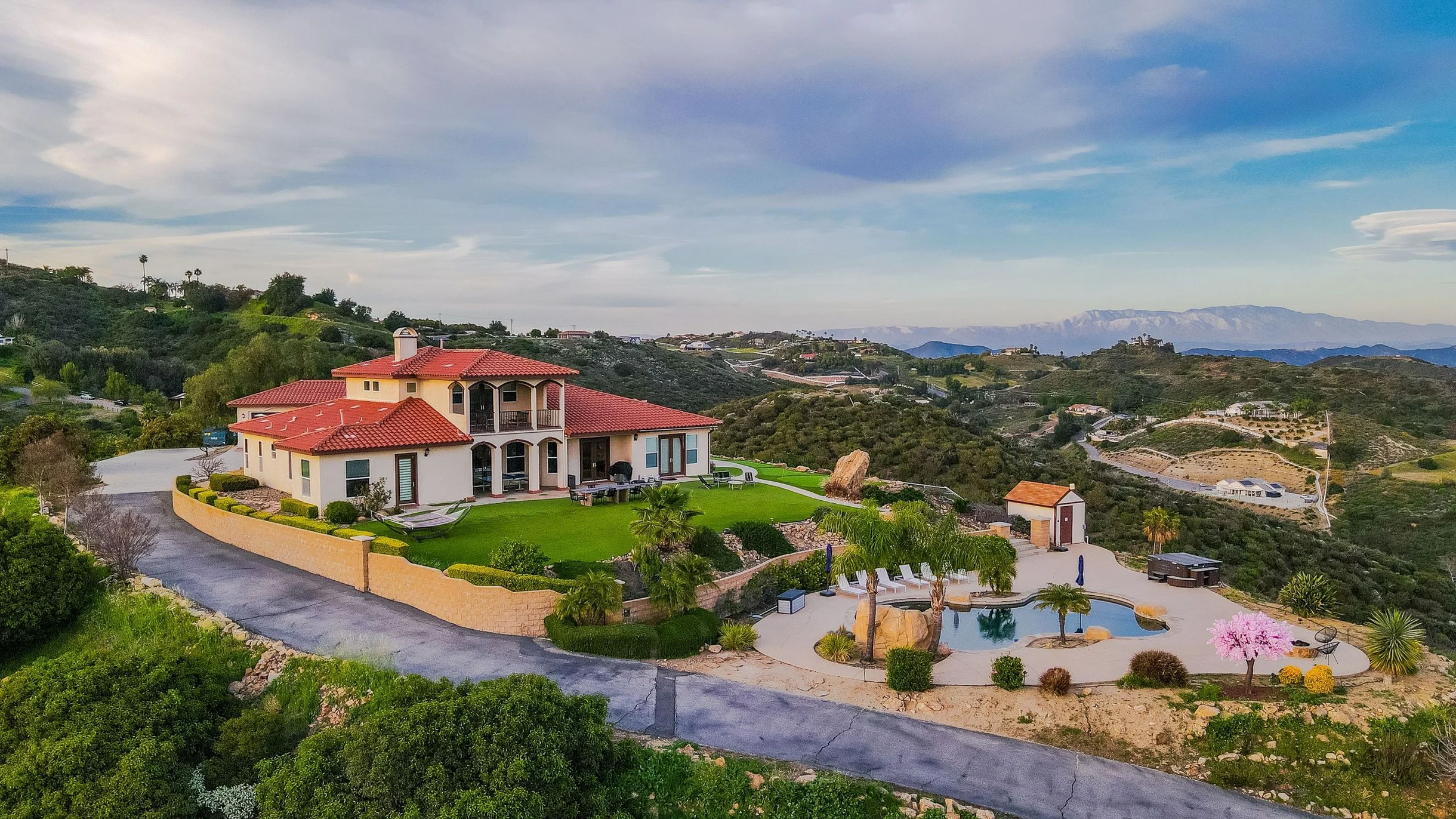Colina by AvantStay | Secluded Mountain Top Oasis w/ Pool, Hot Tub & Putting Green! #159