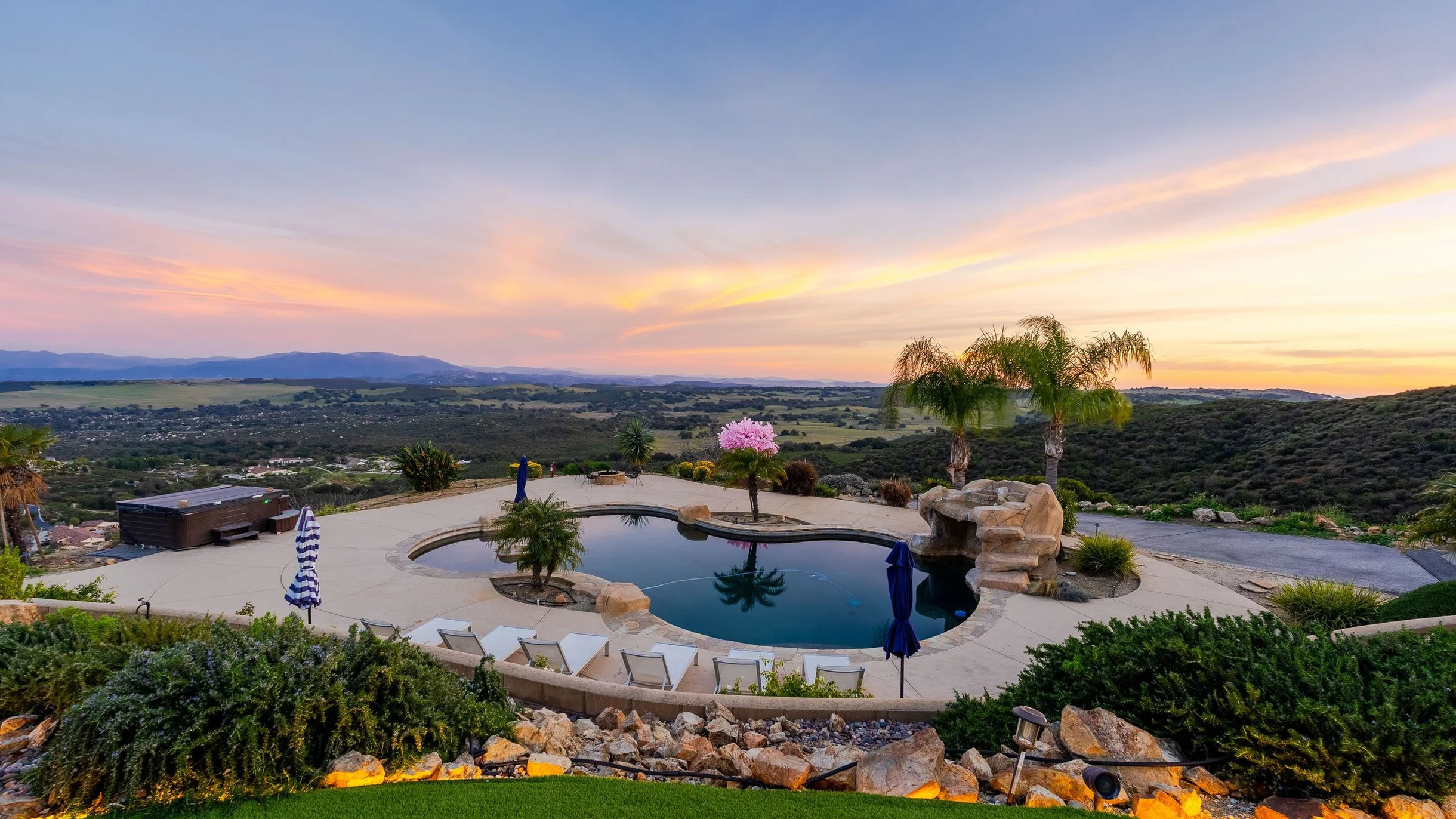 Colina by AvantStay | Secluded Mountain Top Oasis w/ Pool, Hot Tub & Putting Green! #160
