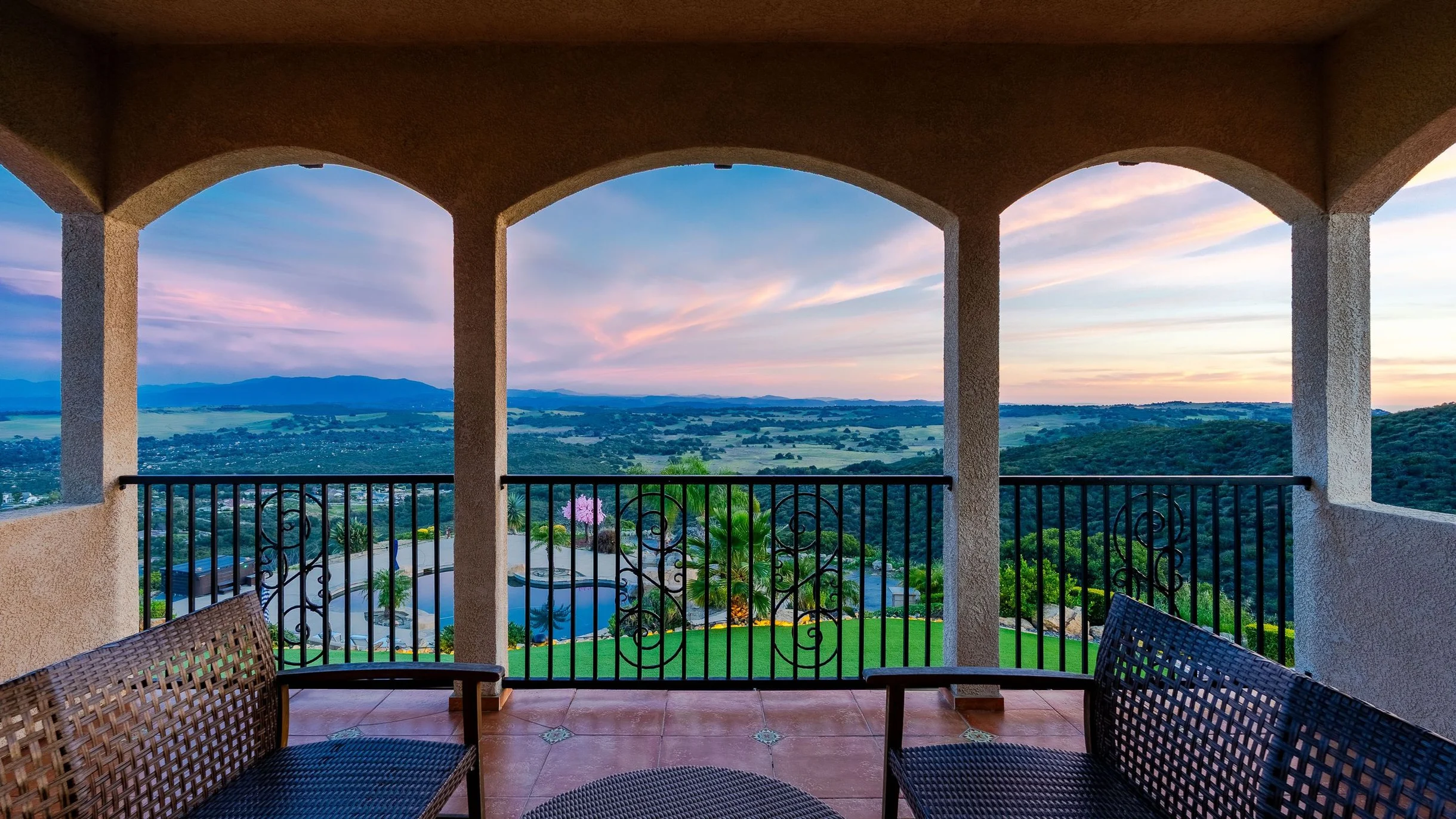 Colina by AvantStay | Secluded Mountain Top Oasis w/ Pool, Hot Tub & Putting Green! #161