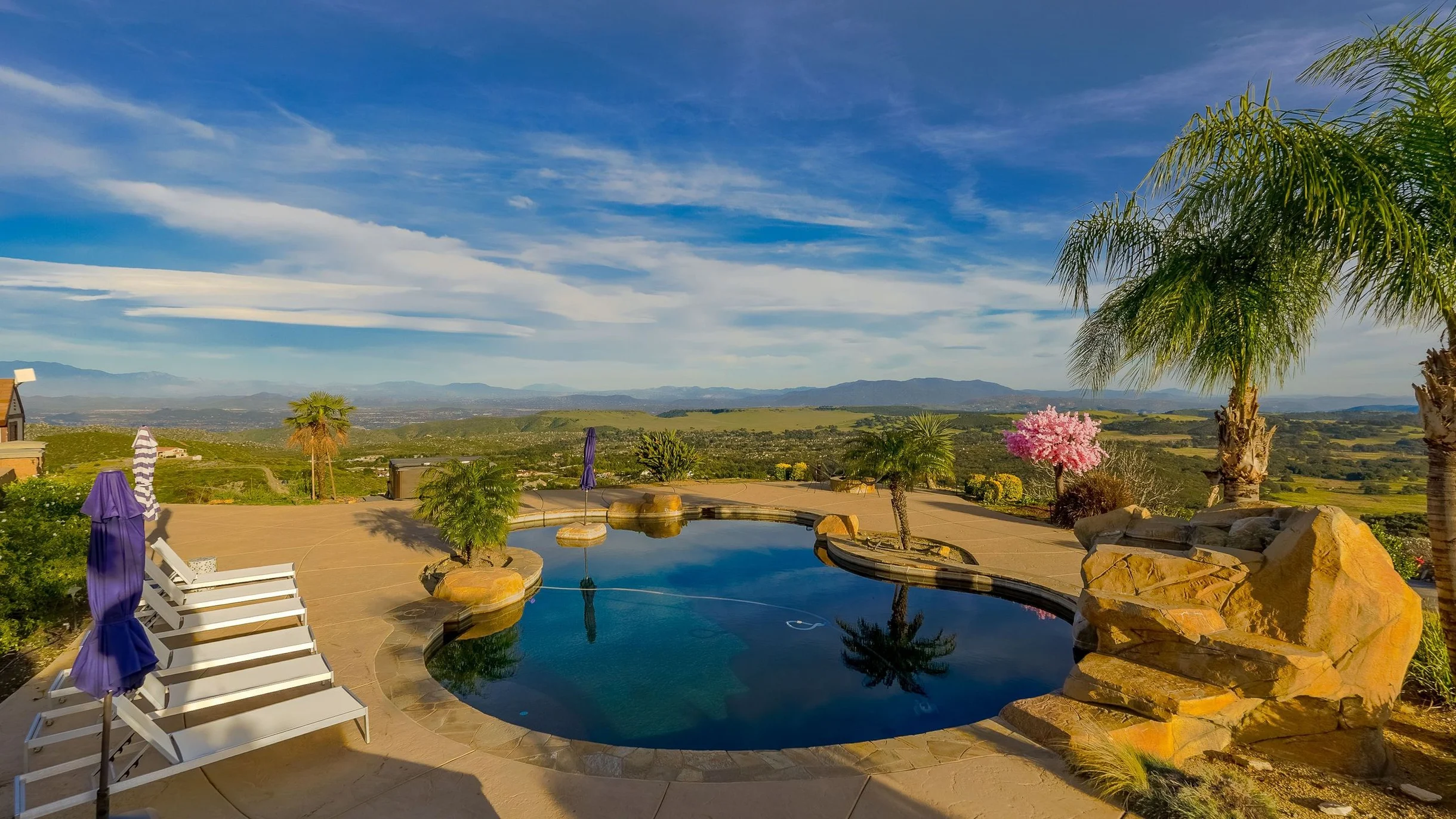 Colina by AvantStay | Secluded Mountain Top Oasis w/ Pool, Hot Tub & Putting Green! #150
