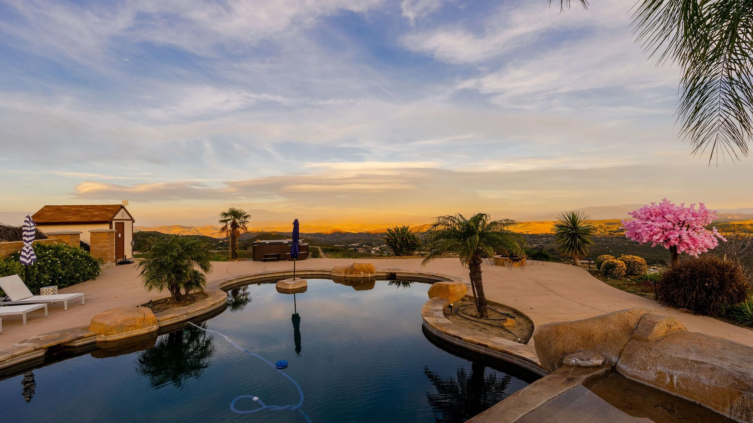 Colina by AvantStay | Secluded Mountain Top Oasis w/ Pool, Hot Tub & Putting Green! #148